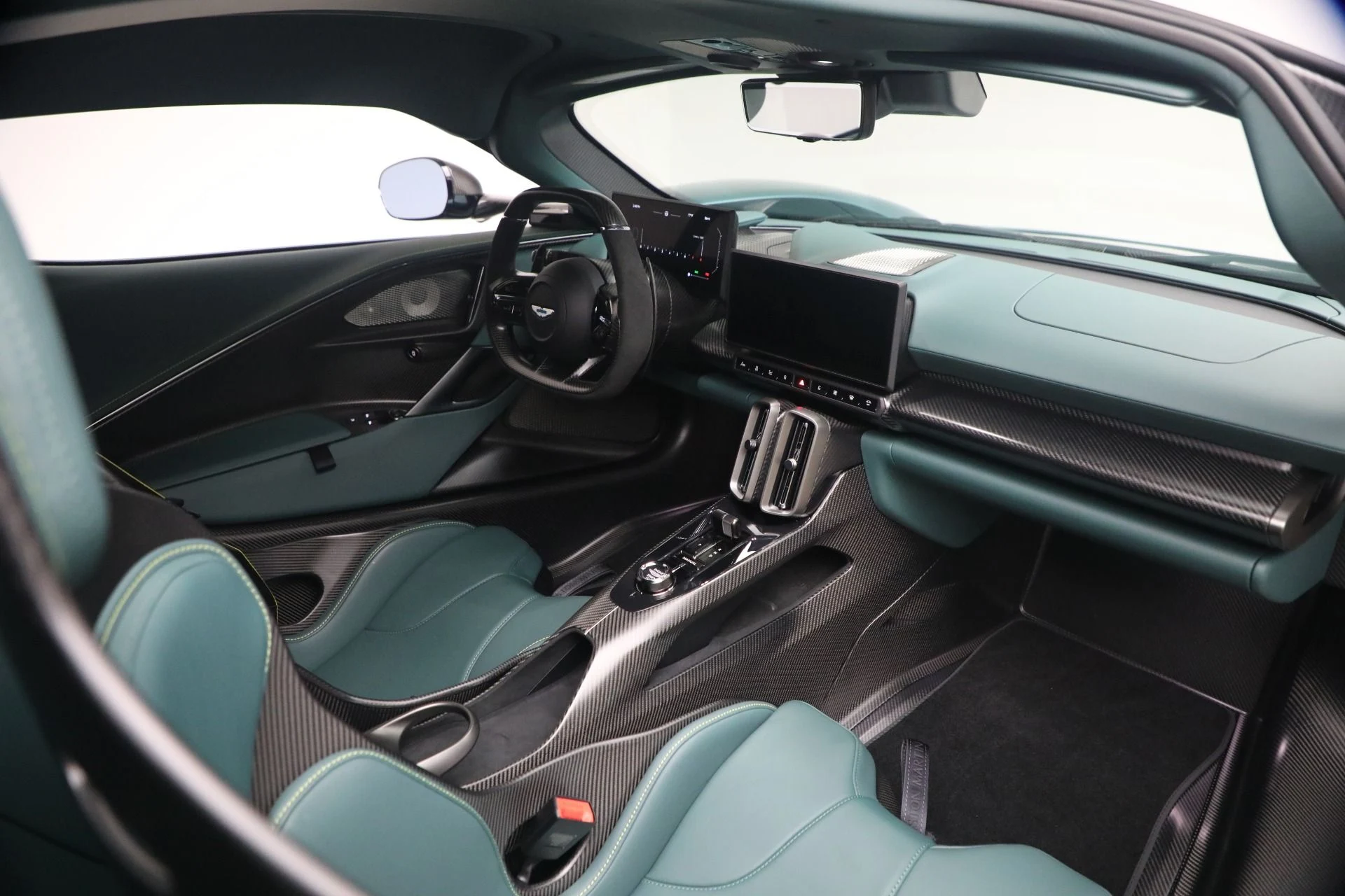 mph028_2129455627_New_2026_Aston_Martin_Valhalla_1779312617_aa3d7dbfbb