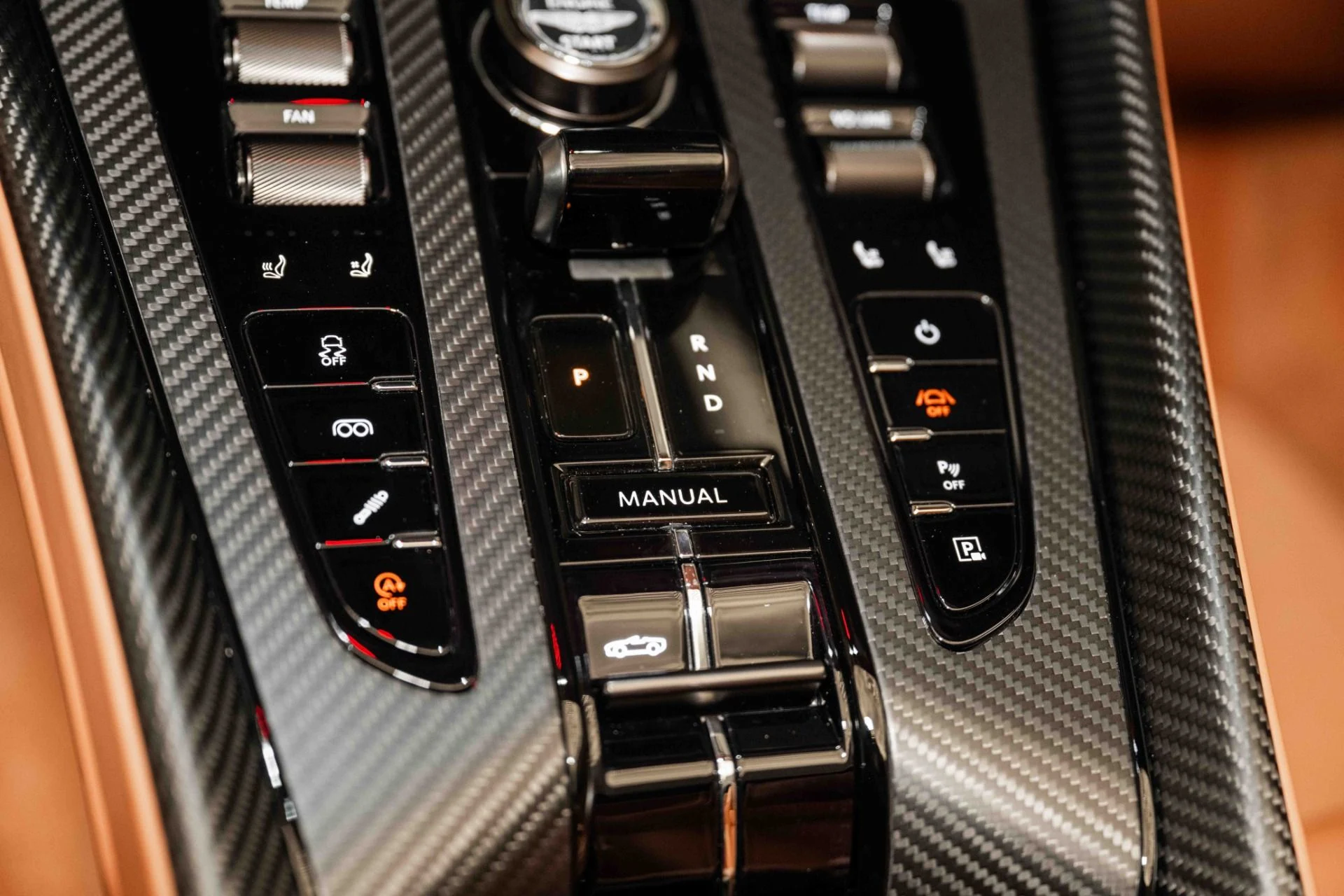 mph028_2148932663_Used_2025_Aston_Martin_DB_12_Volante_1727881023_e3fc16d229