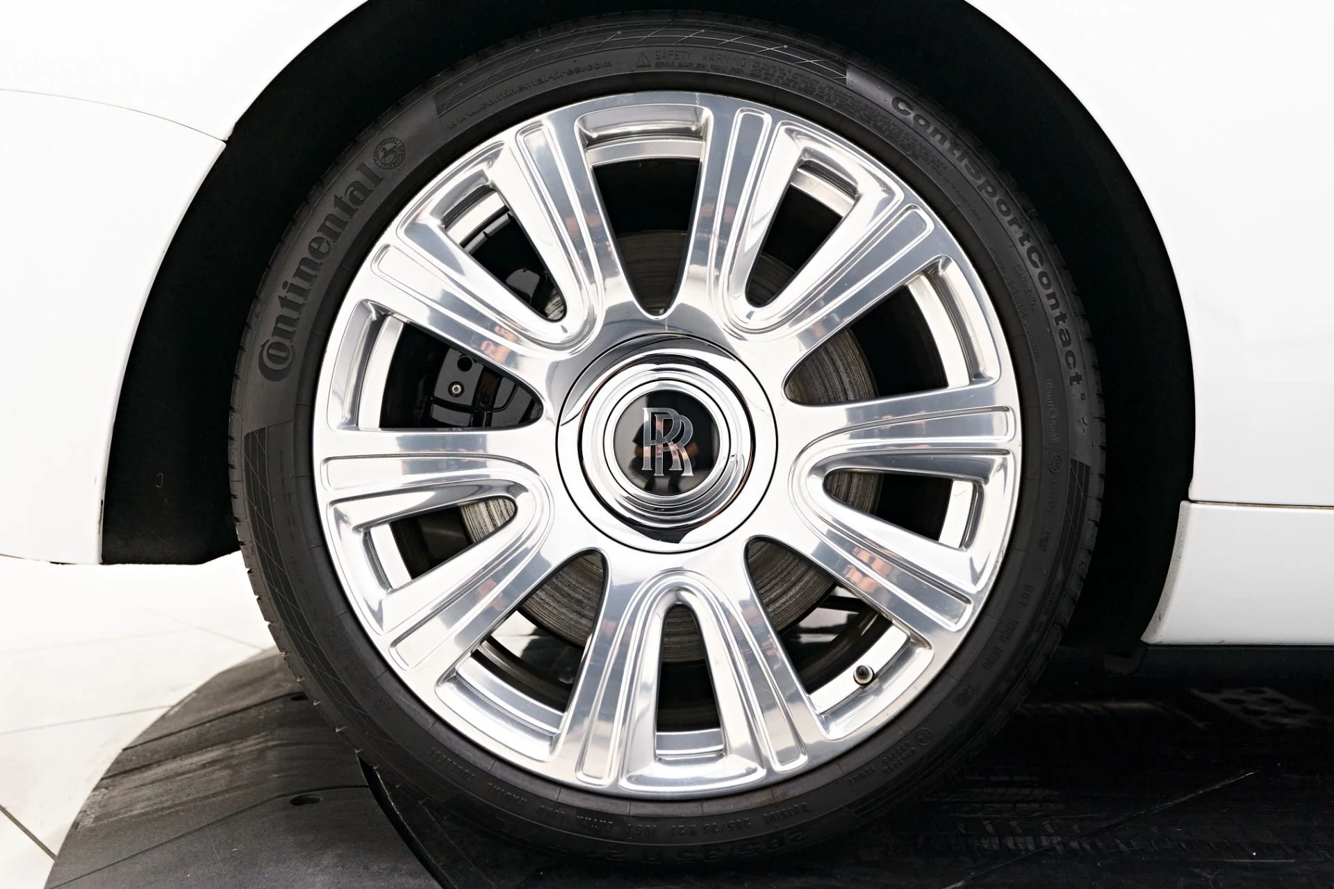 mph028_2152026441_Used_2018_Rolls_Royce_Dawn_Base_1722633895_b40c6ff0ea