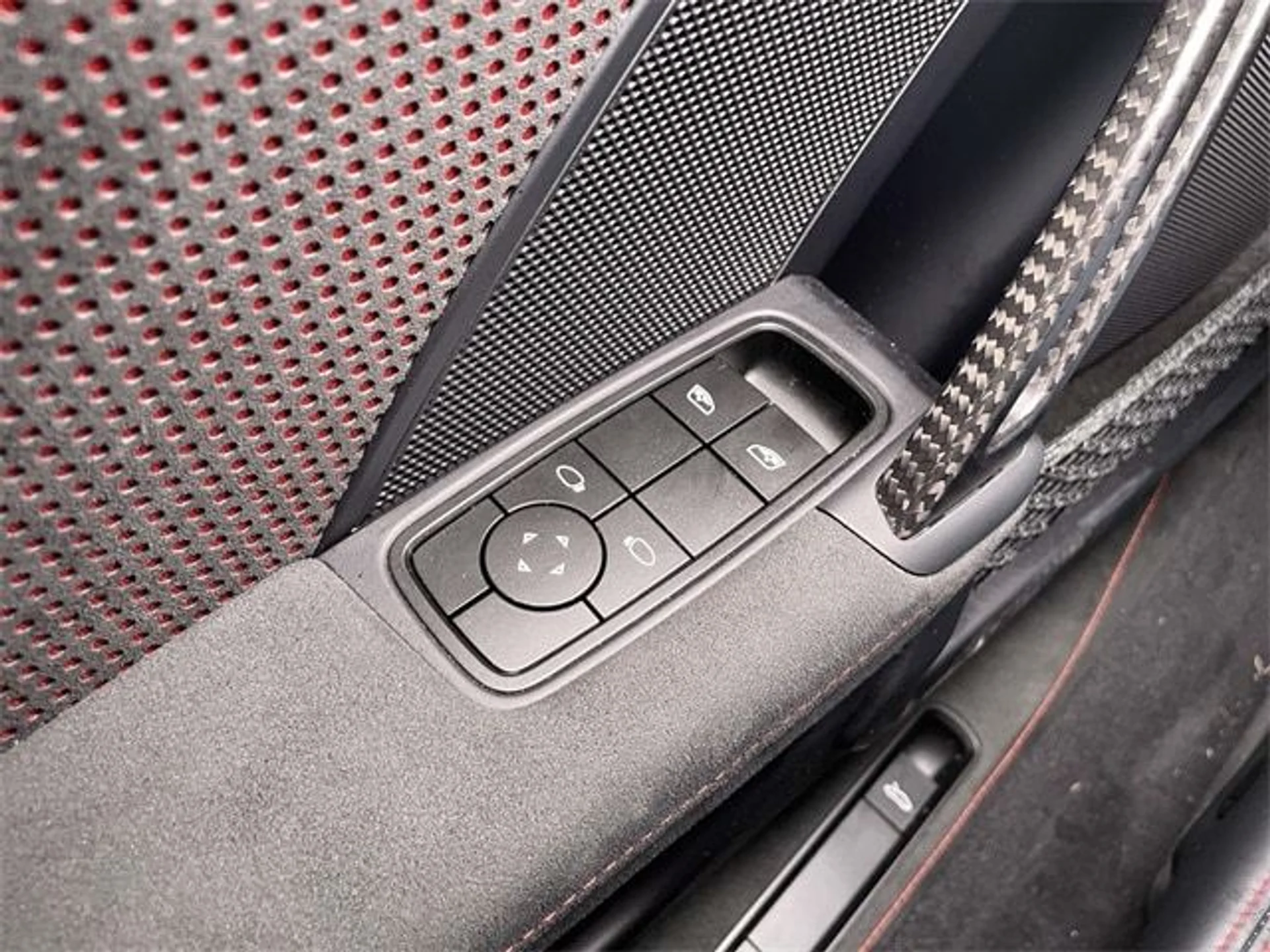 mph028_2161104086_404b207d8b127c0d0985215c9b8a8df0x_f5c52a902f