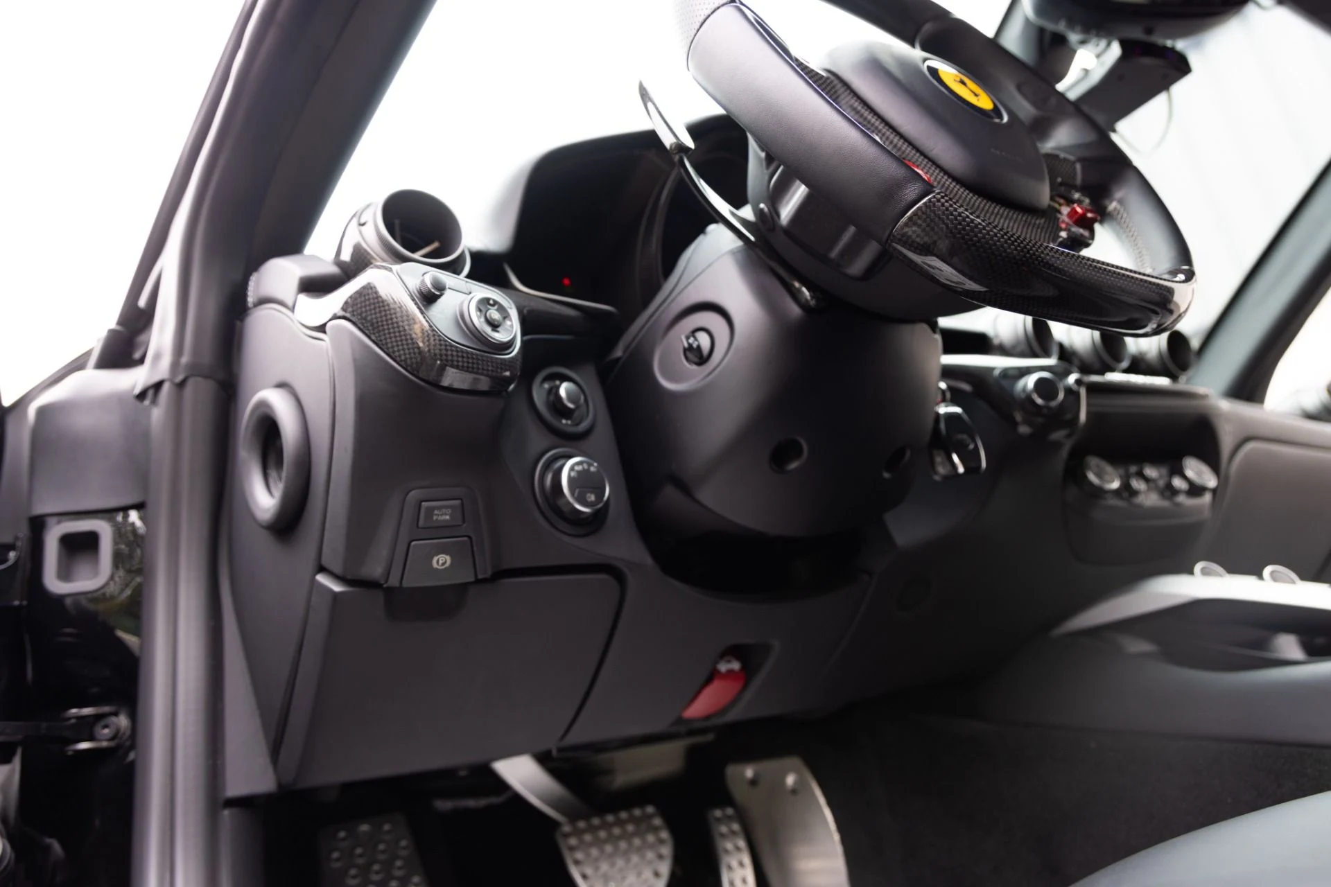 mph028_2161621682_Used_2014_Ferrari_F12berlinetta_1761682379_d5ec996e3f