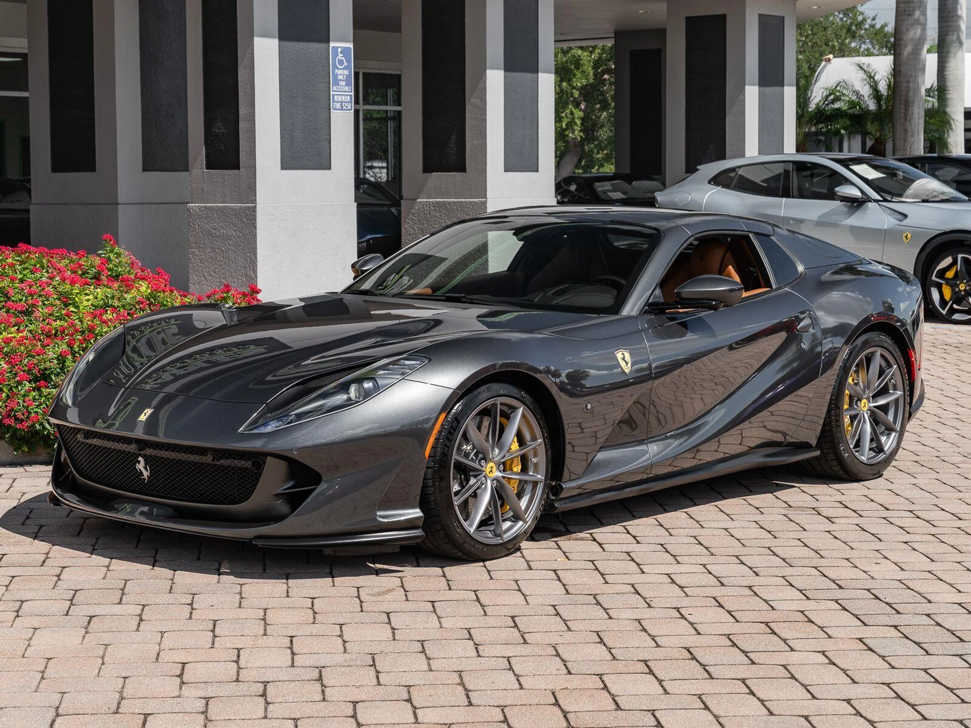 mph028_2162990139_Used_2022_Ferrari_812_GTS_Convertible_1784905689_4912effbcd