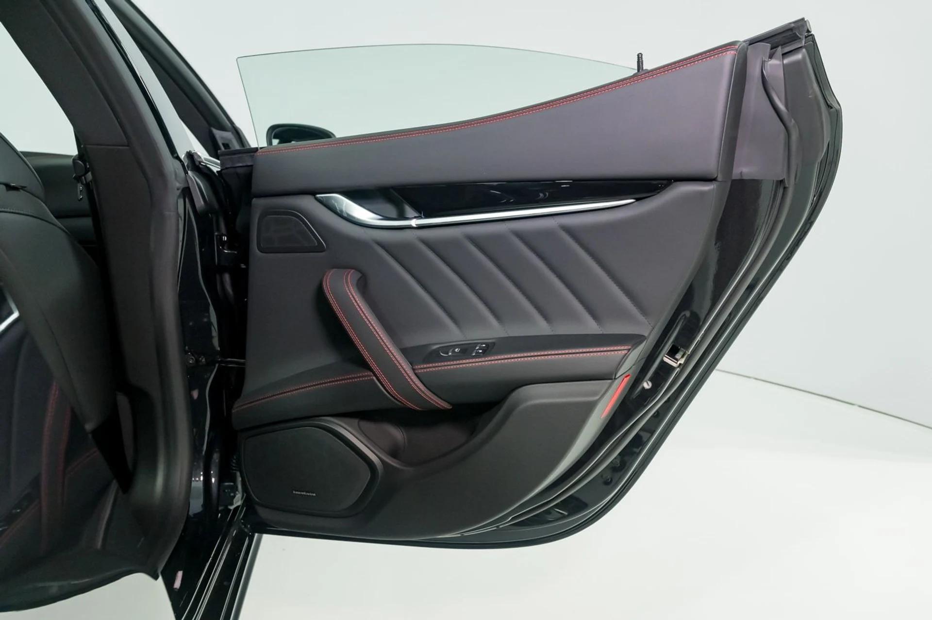 mph028_2172647982_71215977bb02451898ccbf8efe3e70af_9ac4f7dfb0