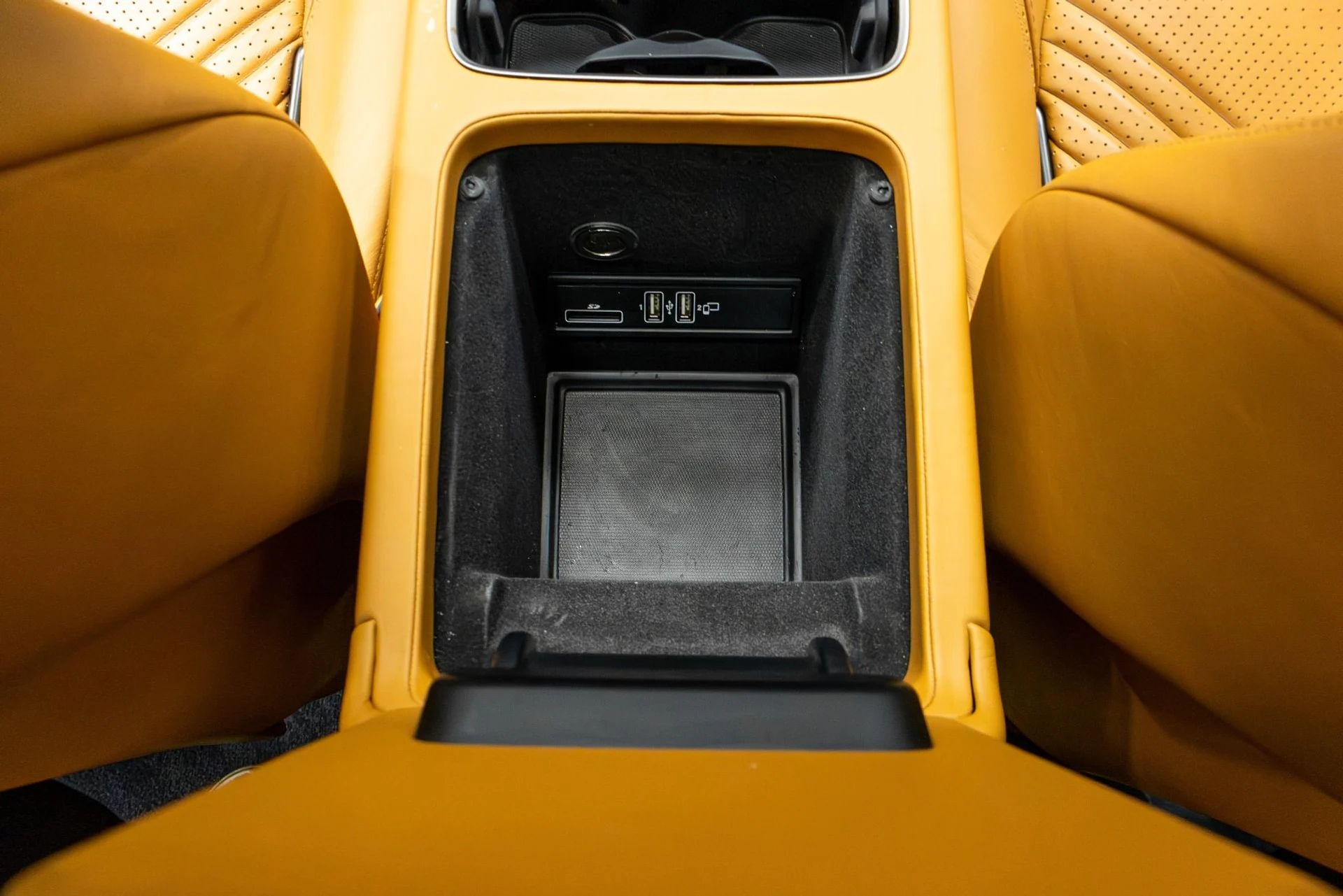 mph028_2176641733_Used_2021_Aston_Martin_DBX_1770088523_f8a7a4c857