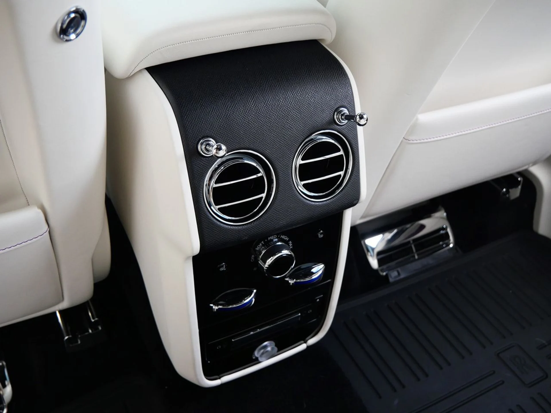 mph028_2179248496_3bf06db99a5bbed54337b89368e97e8ex_6685a67b87