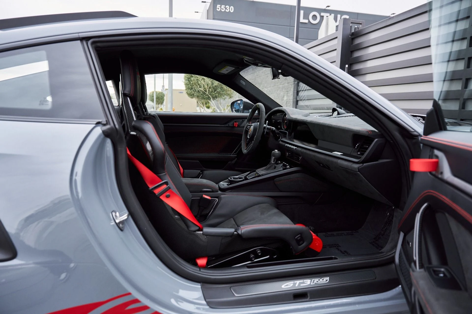 mph028_2180911530_Used_2024_Porsche_911_GT_3_RS_1767150498_bf8890be0d