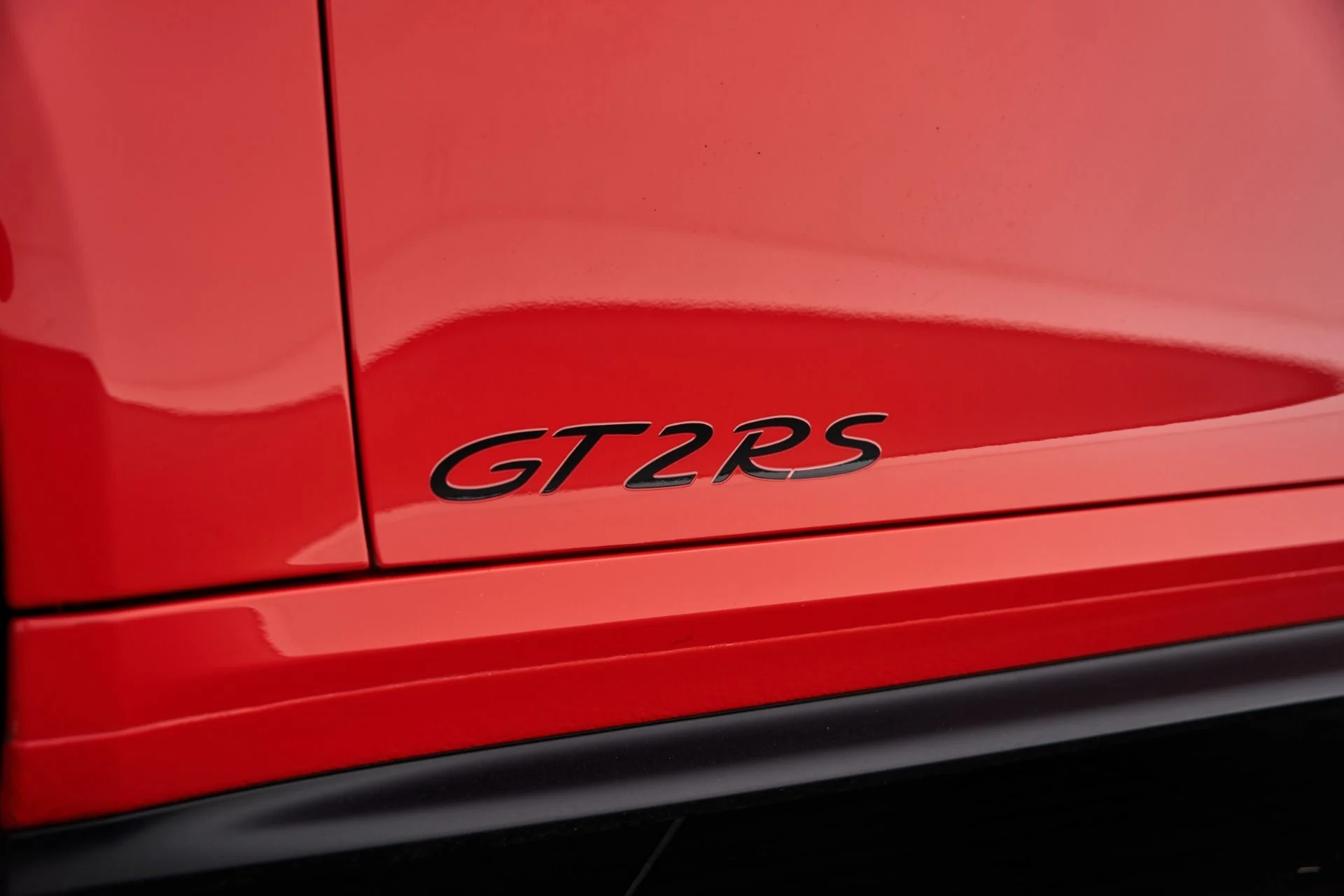 mph028_2184233300_Used_2018_Porsche_911_GT_2_RS_1792687143_cec6df66a2
