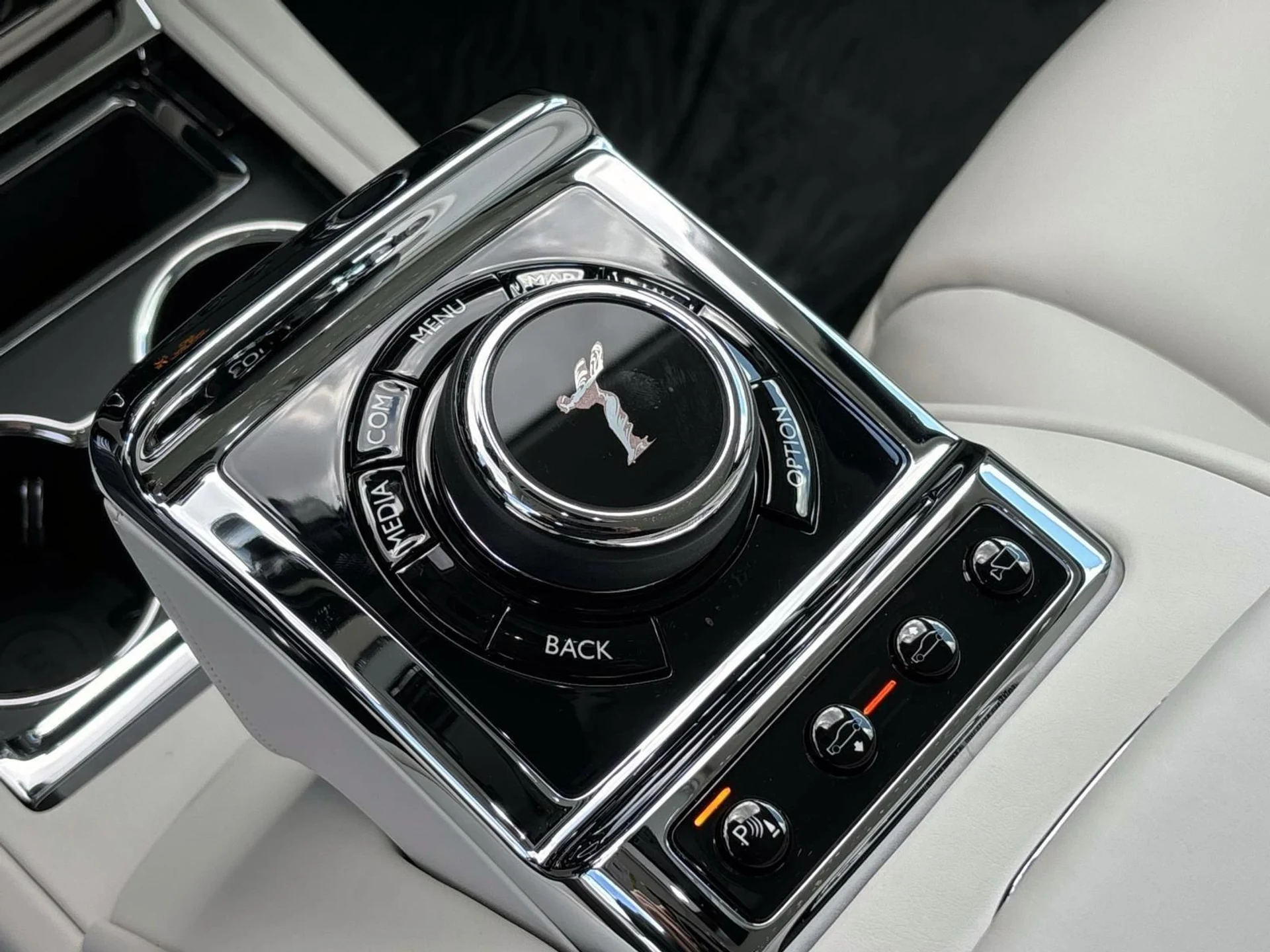 mph028_2184701170_e15a57bbf4211ce7b679ca91cf310454x_c746eb4109