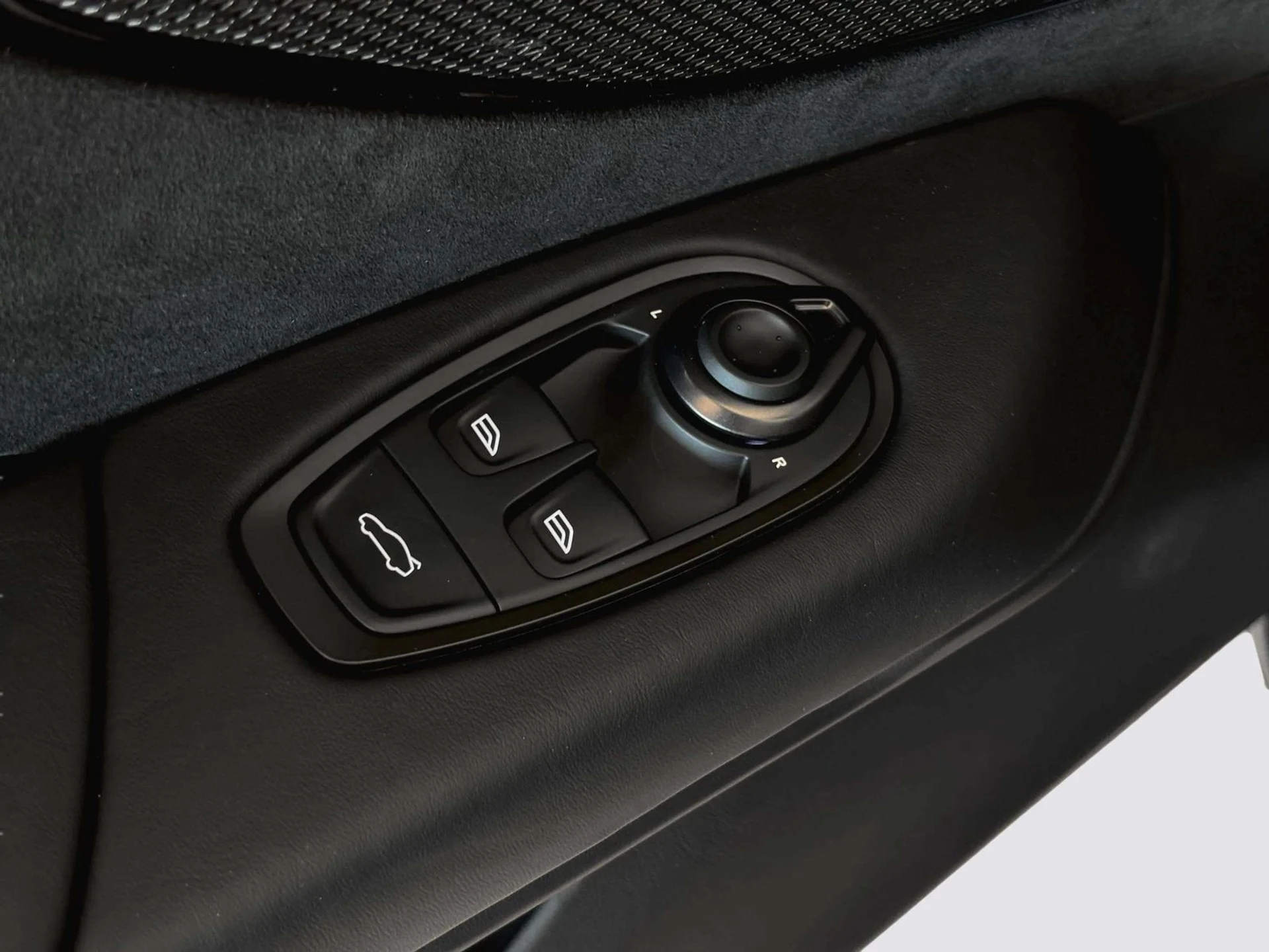 mph028_2185269699_b7f46278_e49b_49b1_aecc_cd75cc3e5d46_95a8754b1b