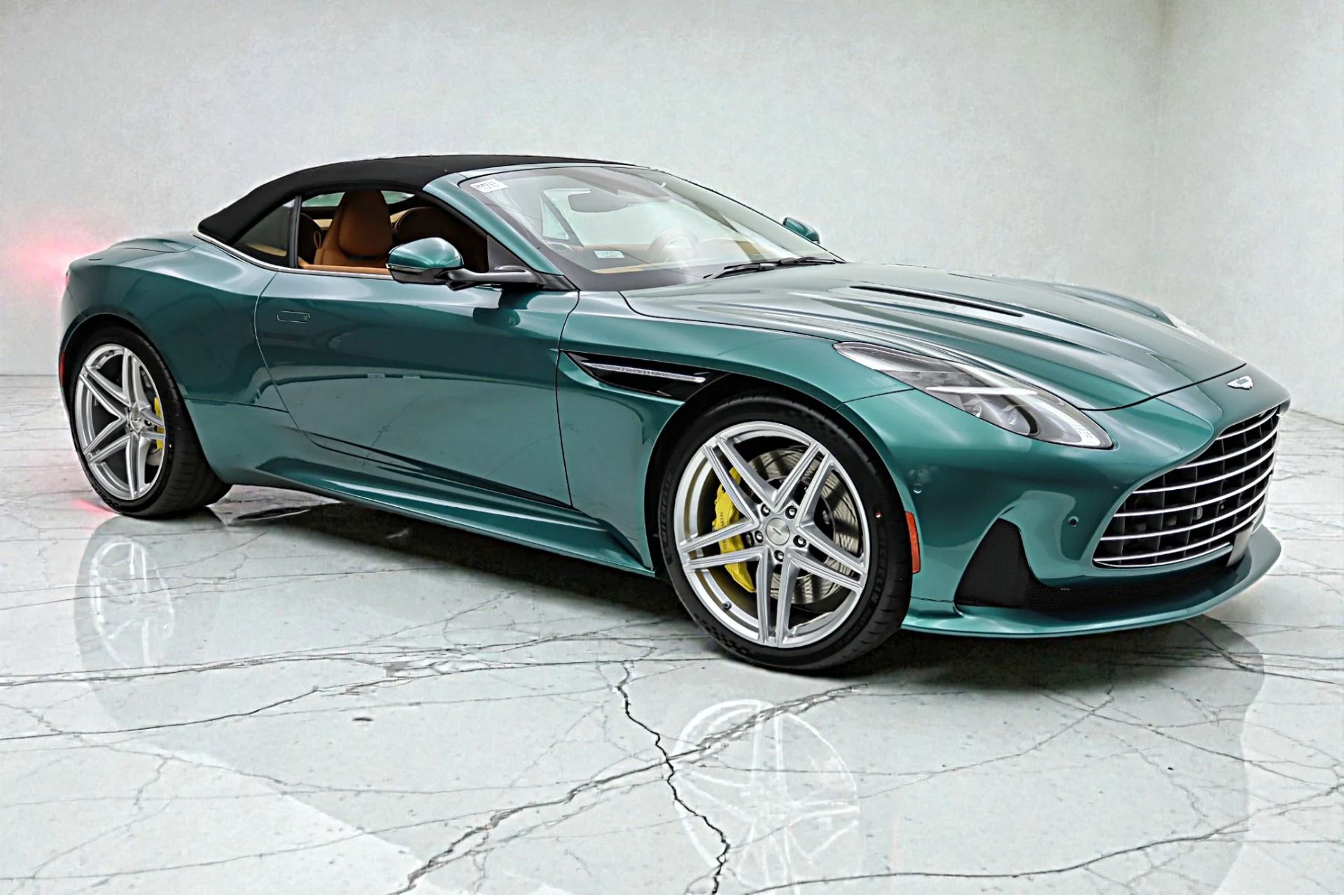 mph028_2186554824_New_2026_Aston_Martin_DB_12_Volante_f65e01edaf