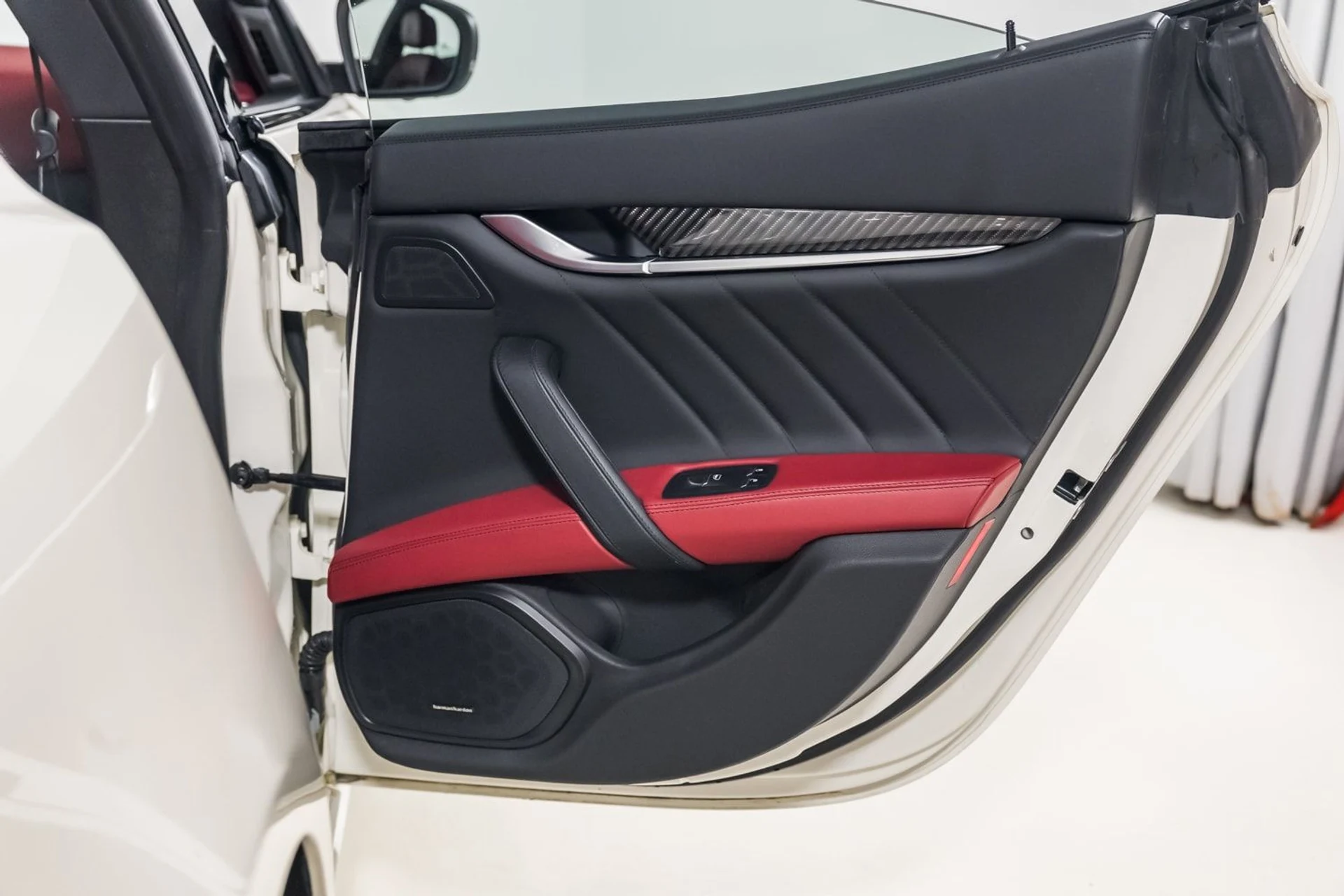 mph028_2192247420_be9b906cce664293a40ac7927ff40f26_7093c91f0c