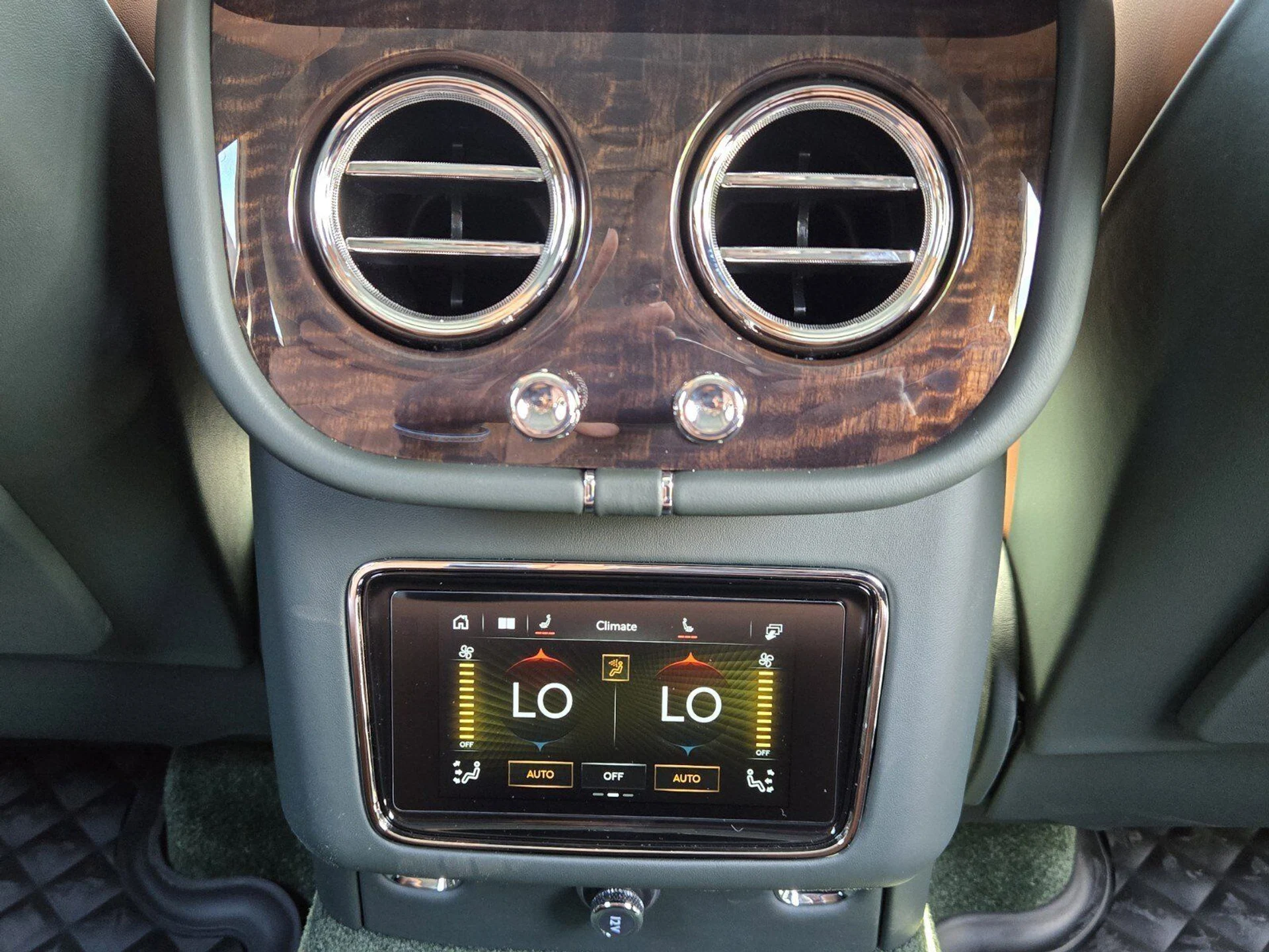 mph028_2198865695_e9f617d4d7fd3881606600d10e8286e0x_61877698b2