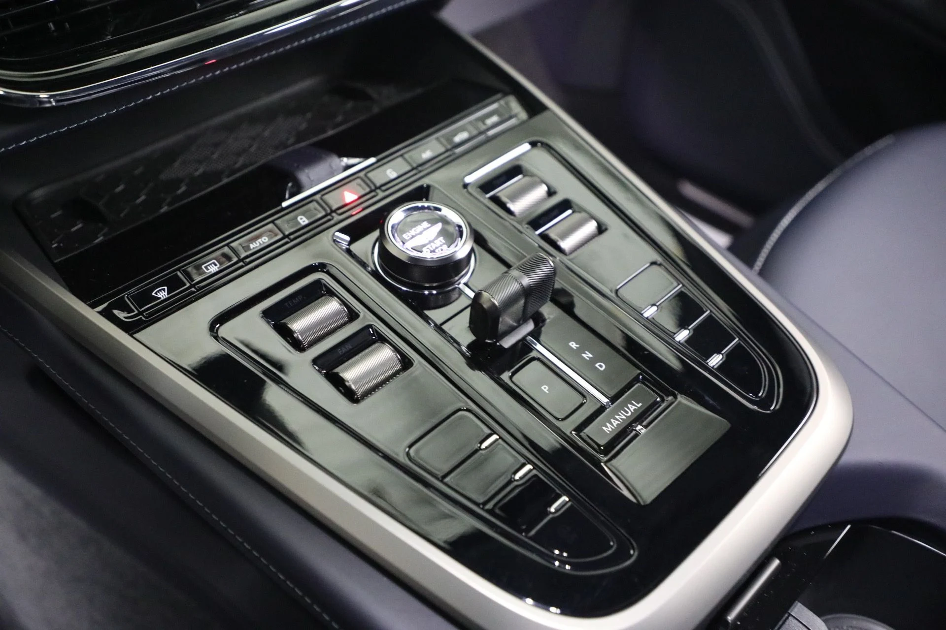 mph028_2202290530_New_2026_Aston_Martin_DBX_707_1767992936_7106d1667e