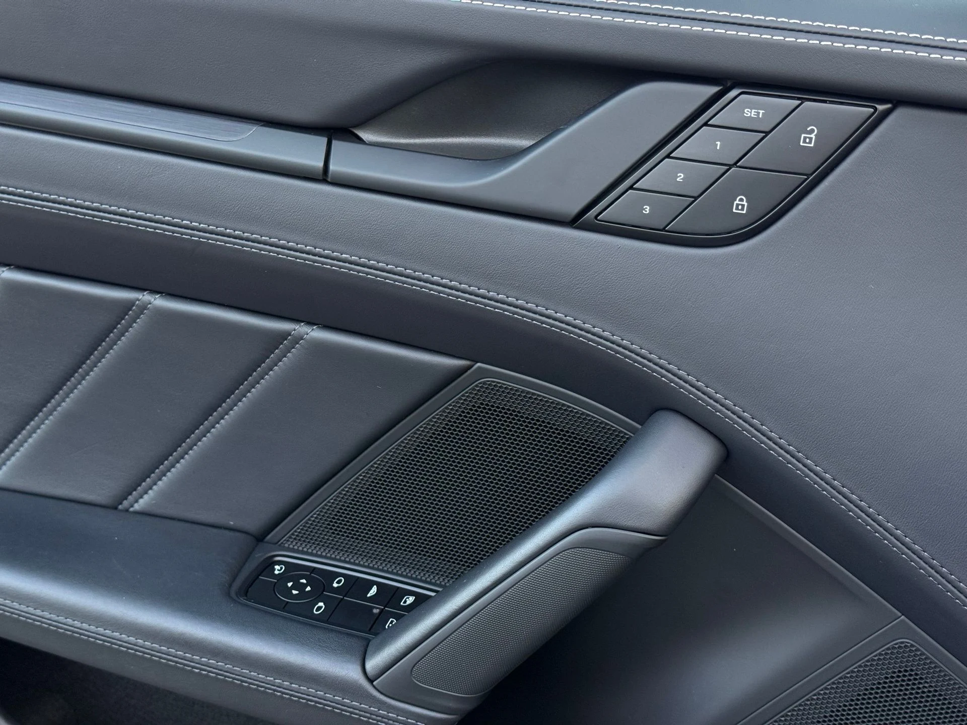 mph028_2206840666_7105dbfad83849f8d62b1c79ba0cb78d_2caed066ae