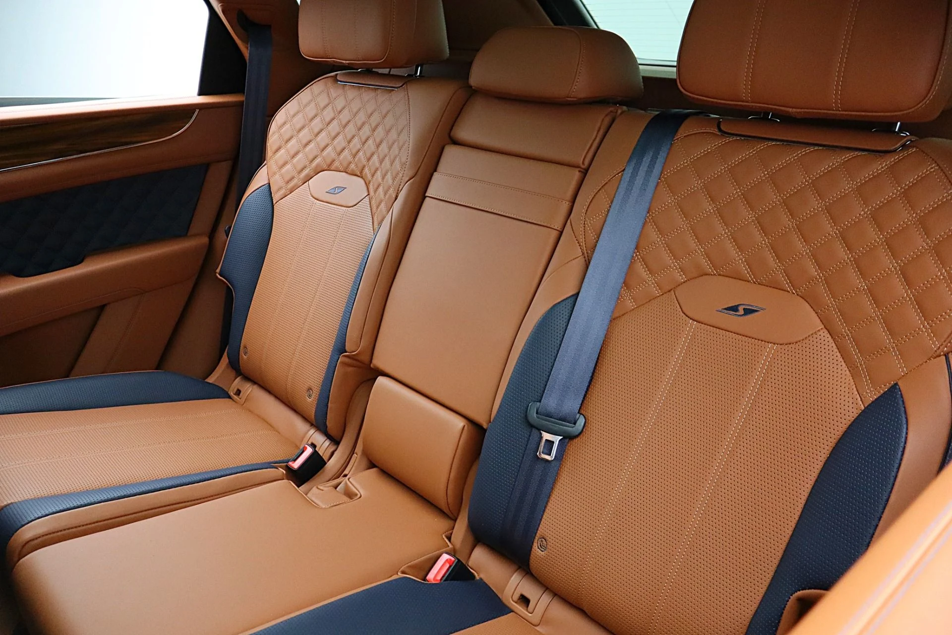 mph028_2208607089_Used_2022_Bentley_Bentayga_S_V8_39e2f58f7f