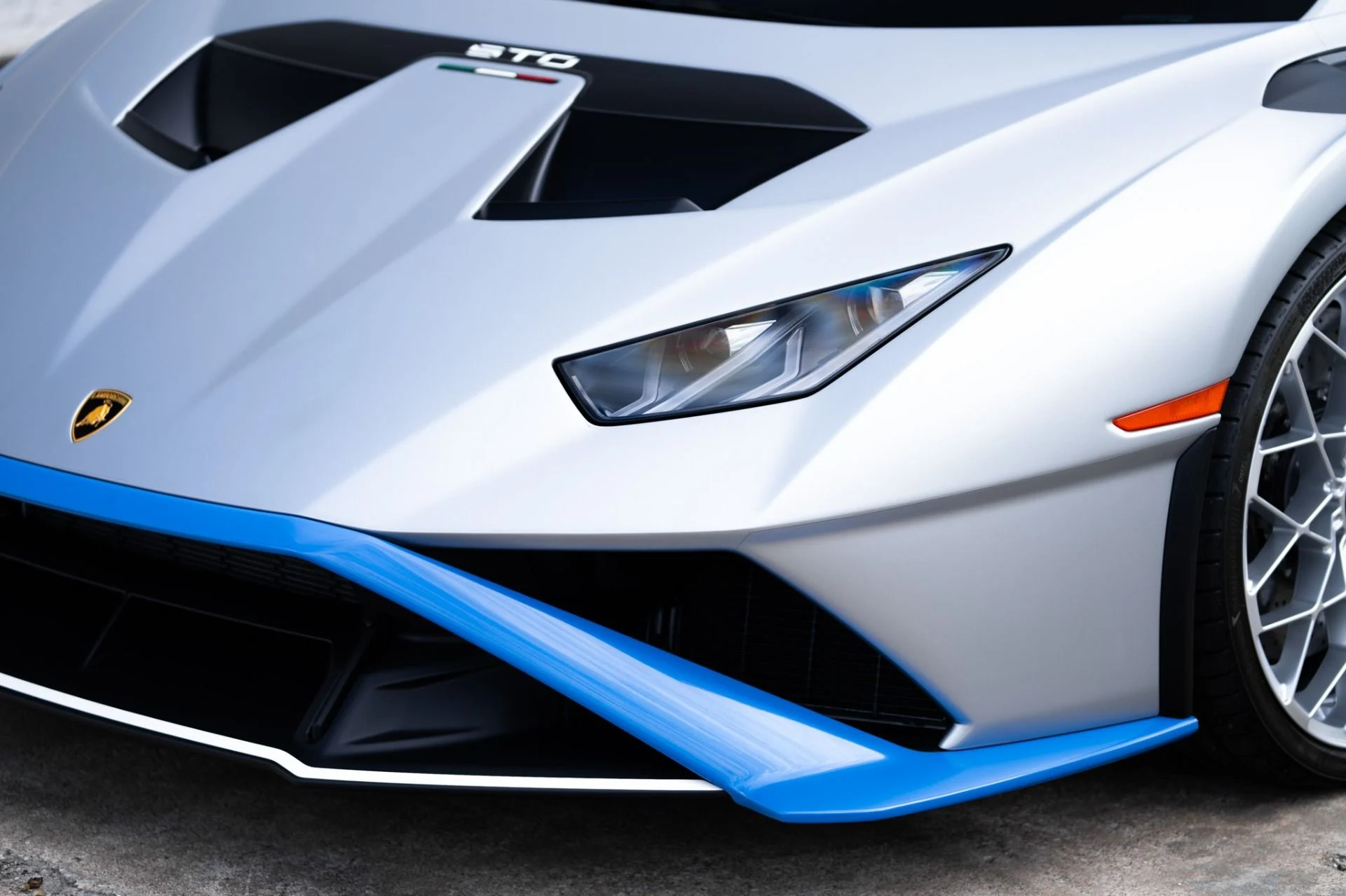 mph028_2210346699_Used_2023_Lamborghini_Huracan_STO_1760737861_b0b80d6871