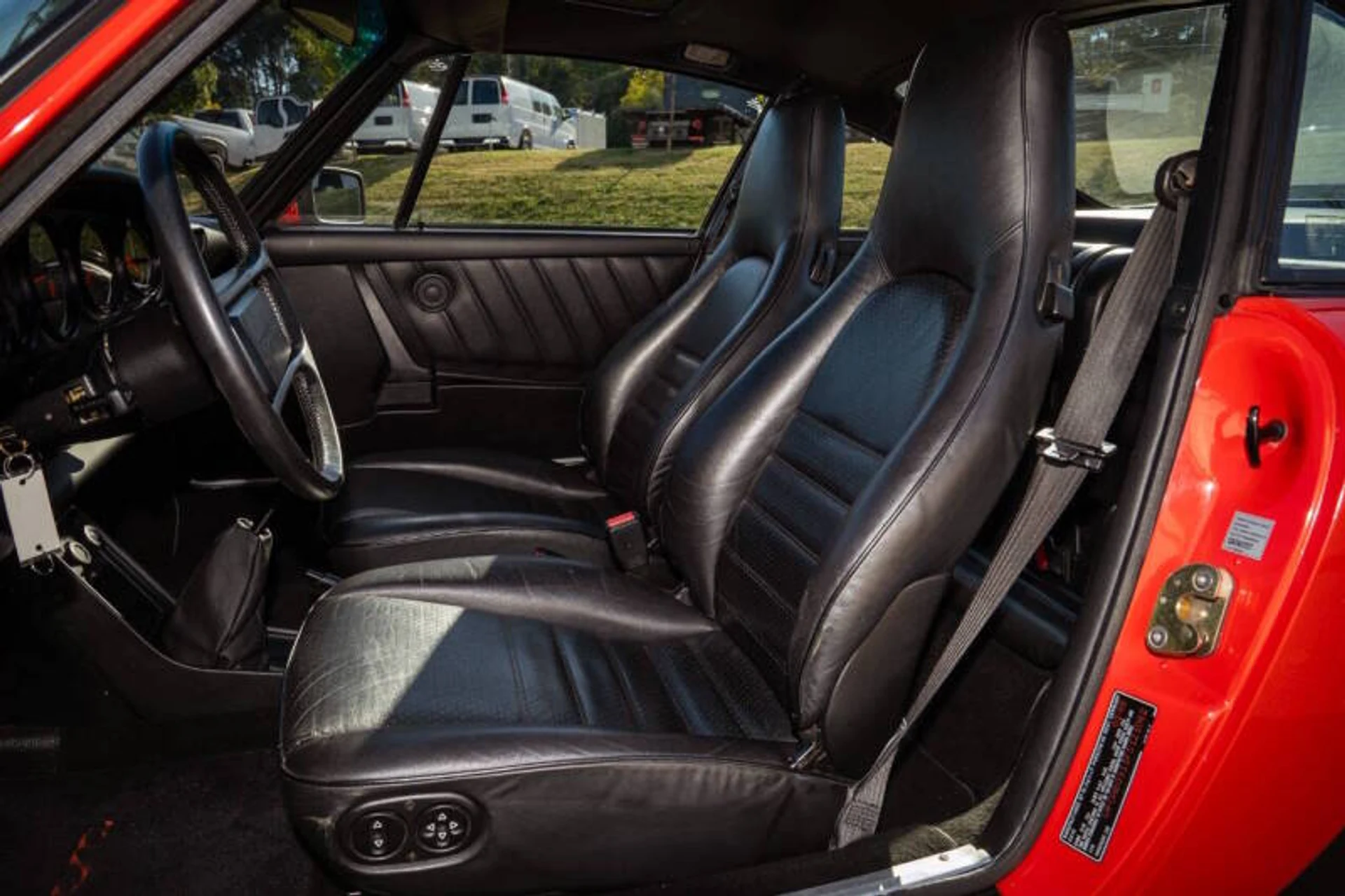 mph028_222707196_1985_porsche_911_carrera_2dr_coupe_ee0df8e940