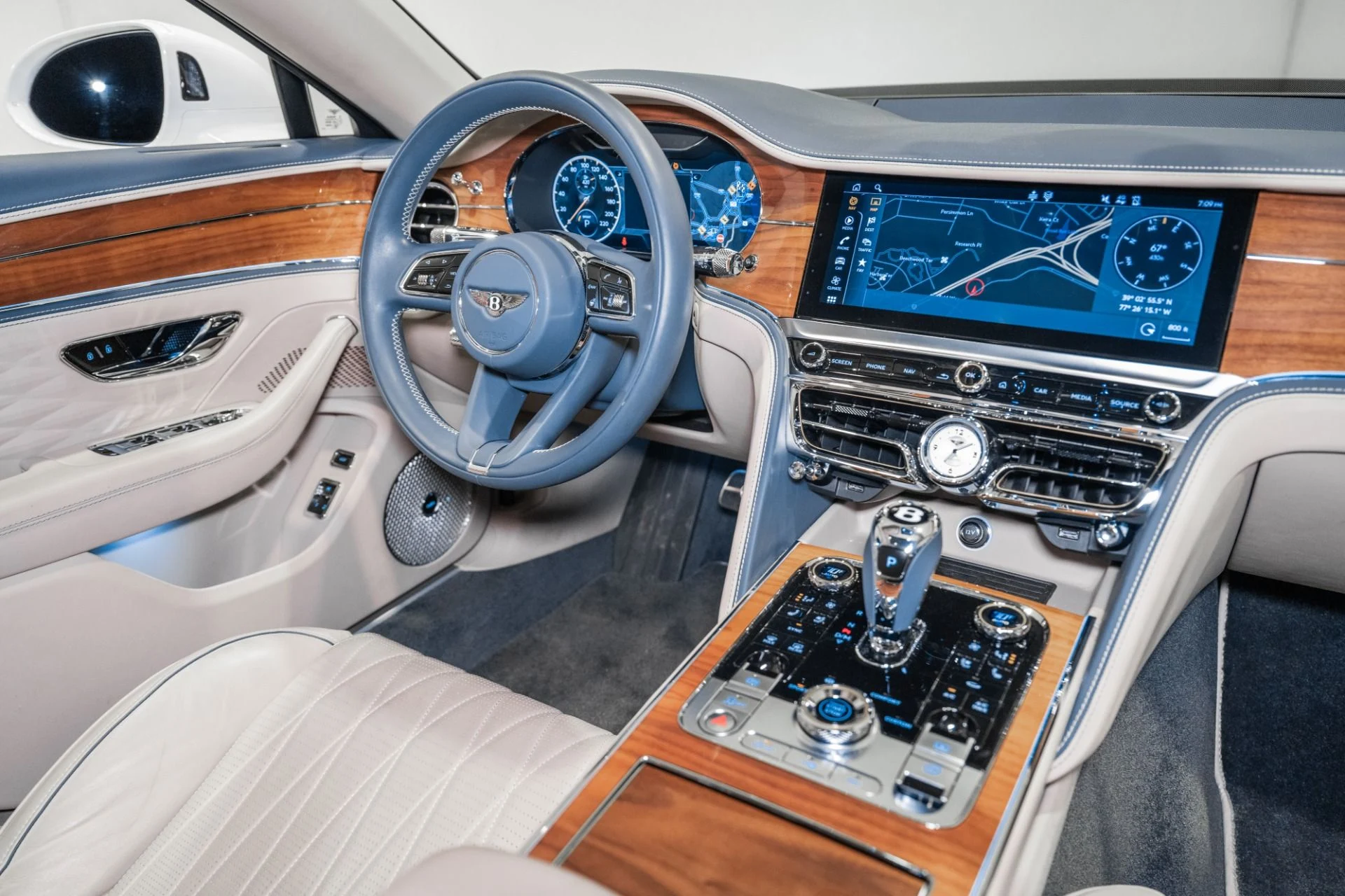 mph028_2231152608_Used_2023_Bentley_Flying_Spur_1772469545_f6f8050622