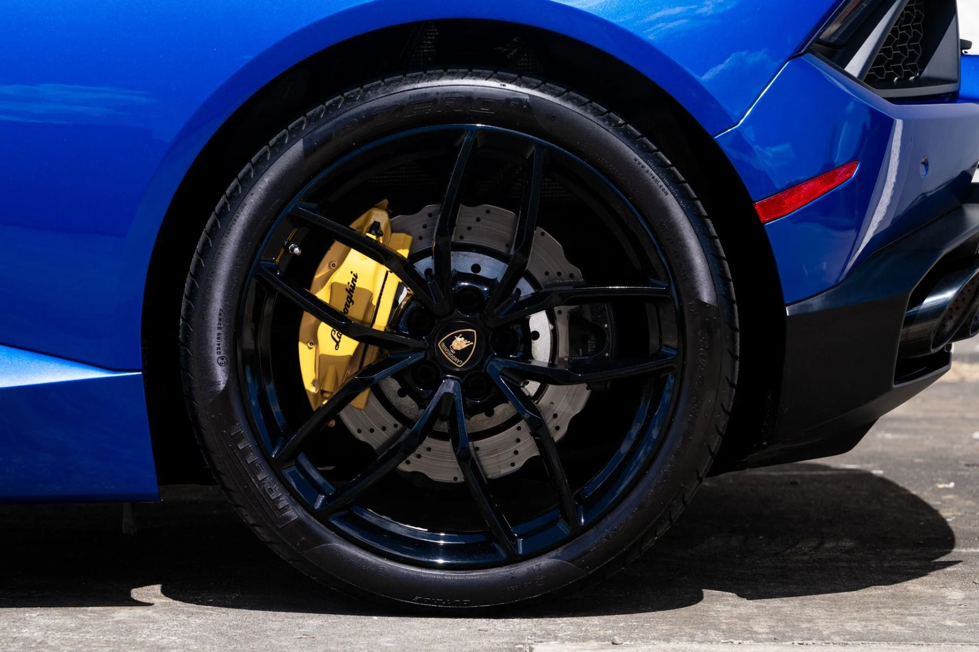 mph028_2235444866_Used_2018_Lamborghini_Huracan_LP_580_2_Spyder_1753307982_d912cbb7bd