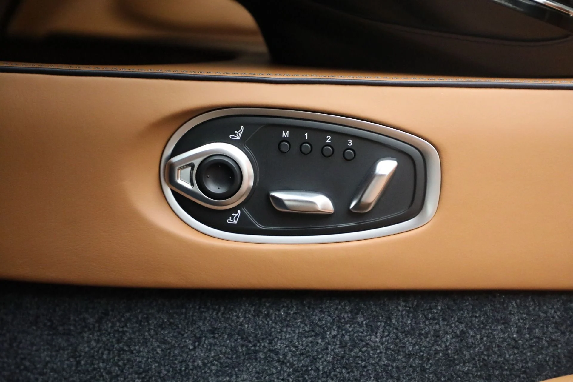 mph028_2238837962_New_2026_Aston_Martin_Vantage_Roadster_1762206596_04e845f9ac