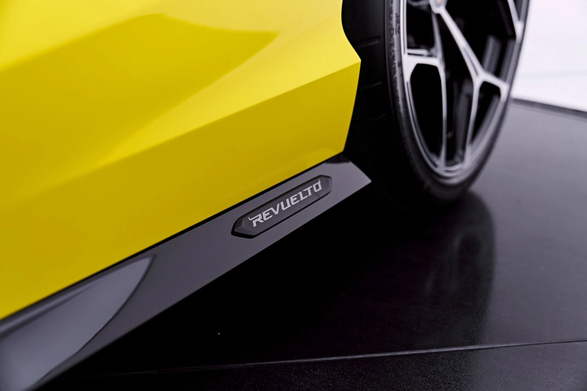 mph028_2239495850_Used_2026_Lamborghini_Revuelto_Base_1782198253_dc7c0852bf
