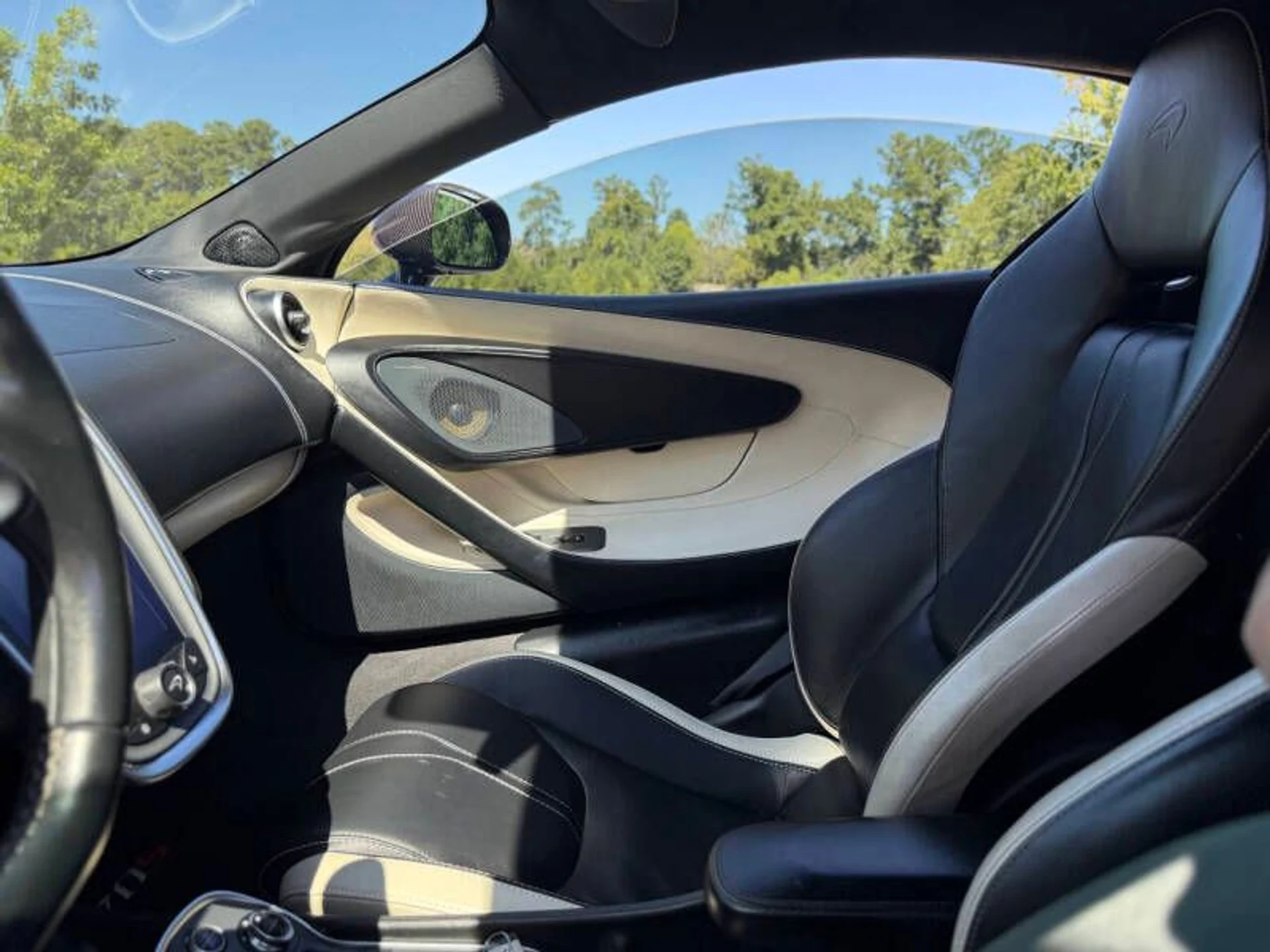 mph028_2247635612_2016_mclaren_570s_base_2dr_coupe_51c3c28c2f