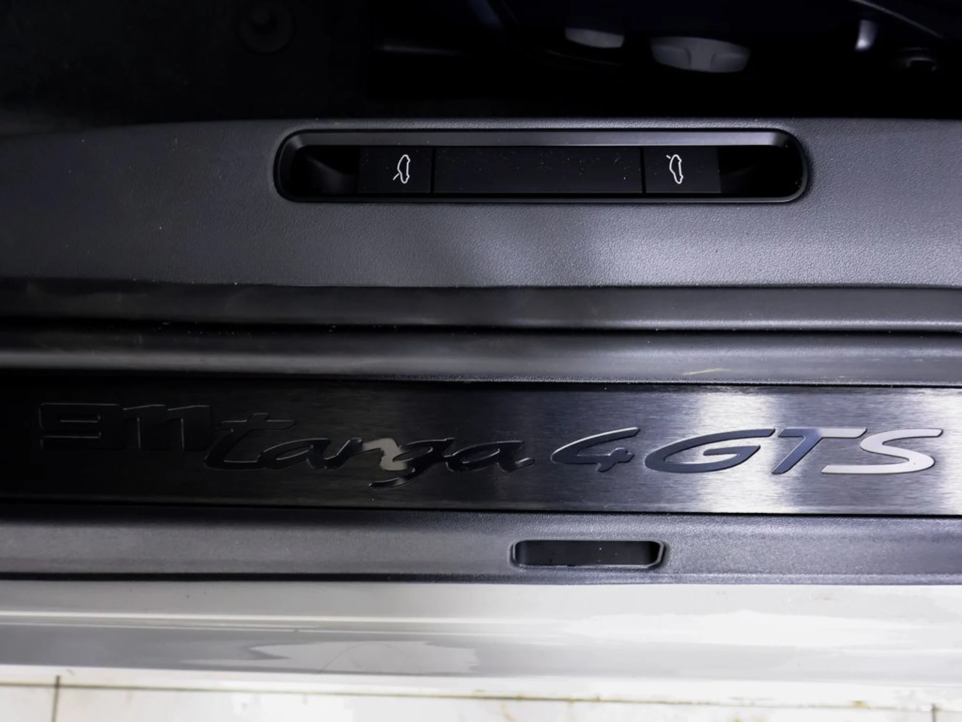 mph028_2268527726_b3aec116fe15a3b065b3e6543ee29330x_402f1d9856