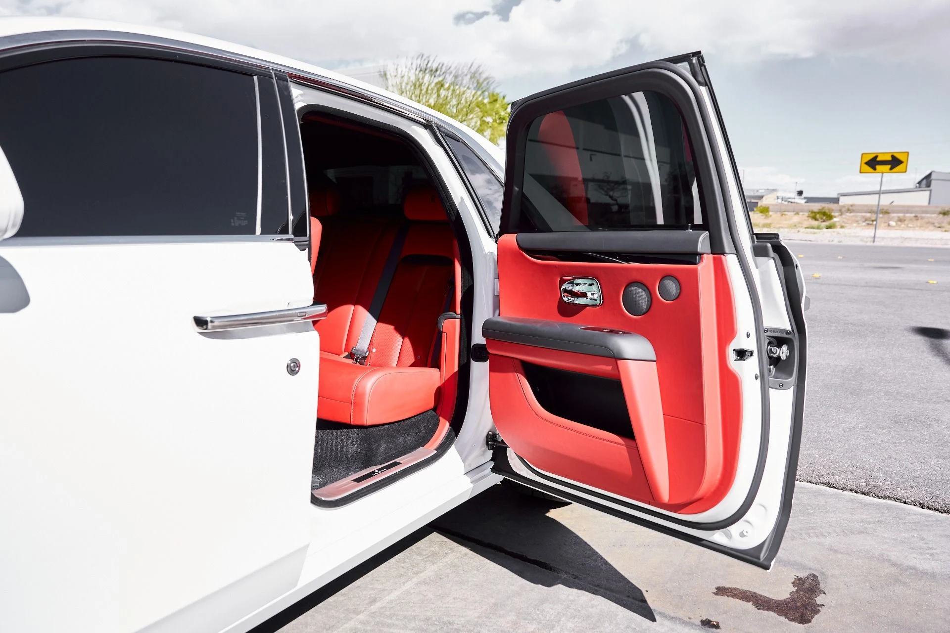 mph028_2269047471_Used_2022_Rolls_Royce_Ghost_Base_1772765992_0e24debabd