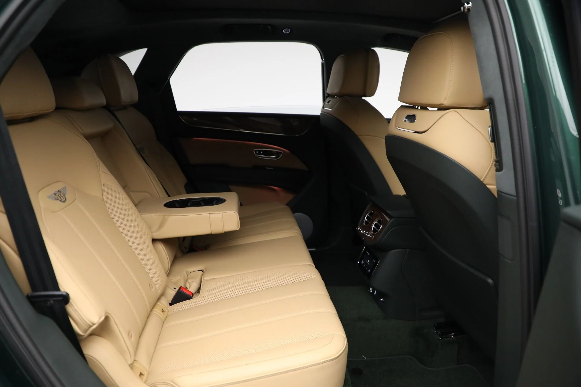 mph028_2271196644_New_2025_Bentley_Bentayga_V8_a97343f40a