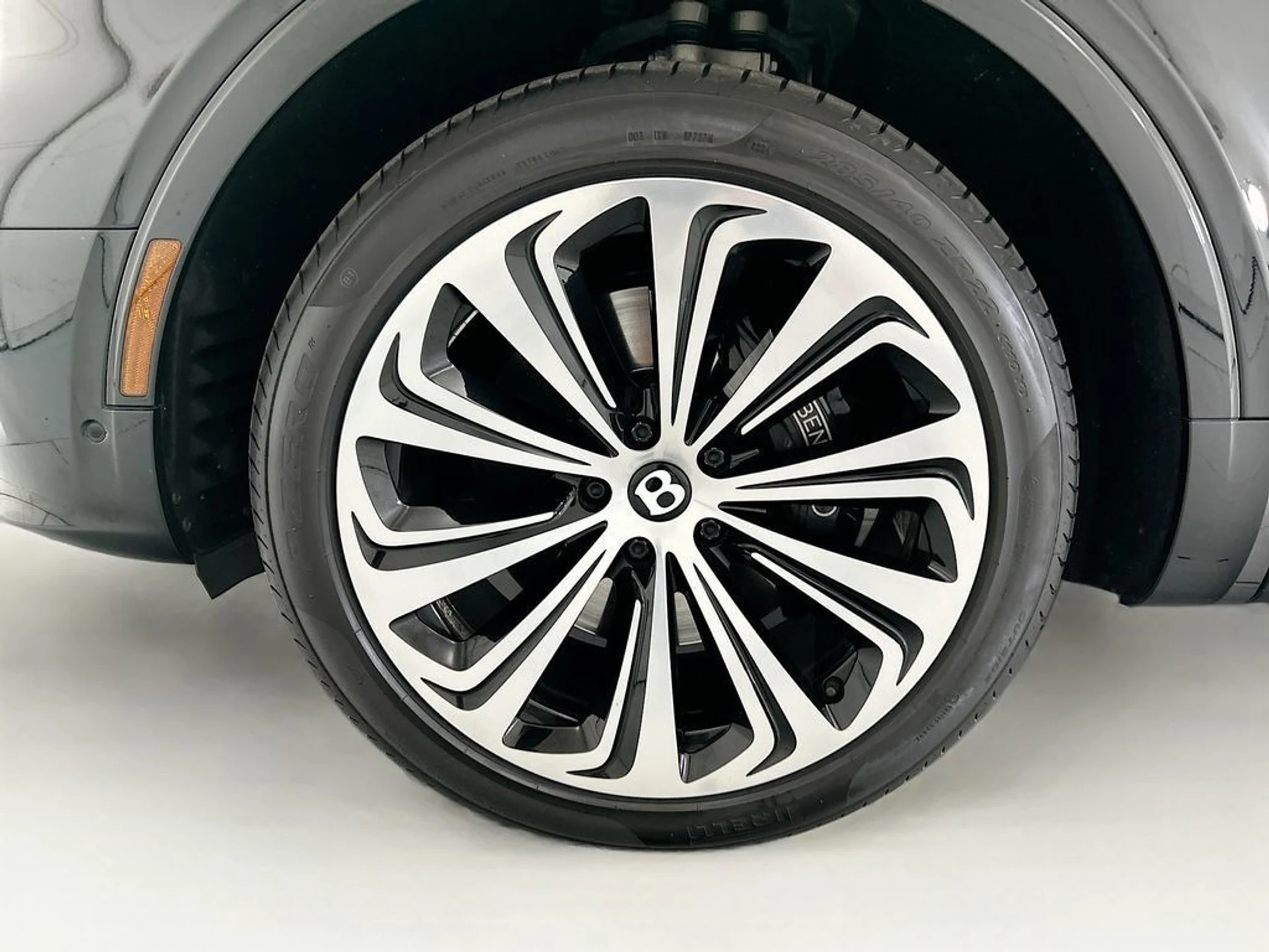 mph028_2278561204_used_2021_bentley_bentayga_v8awd_8119_23037216_29_1024_408e43d3be