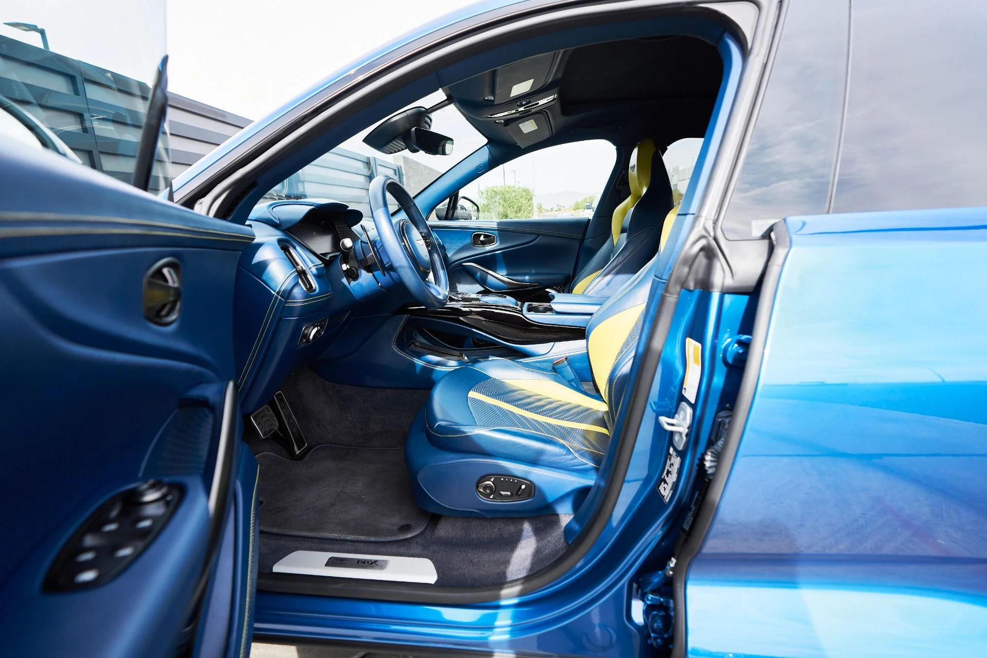 mph028_2287522081_Used_2023_Aston_Martin_DBX_707_1762900344_6de96a26dc