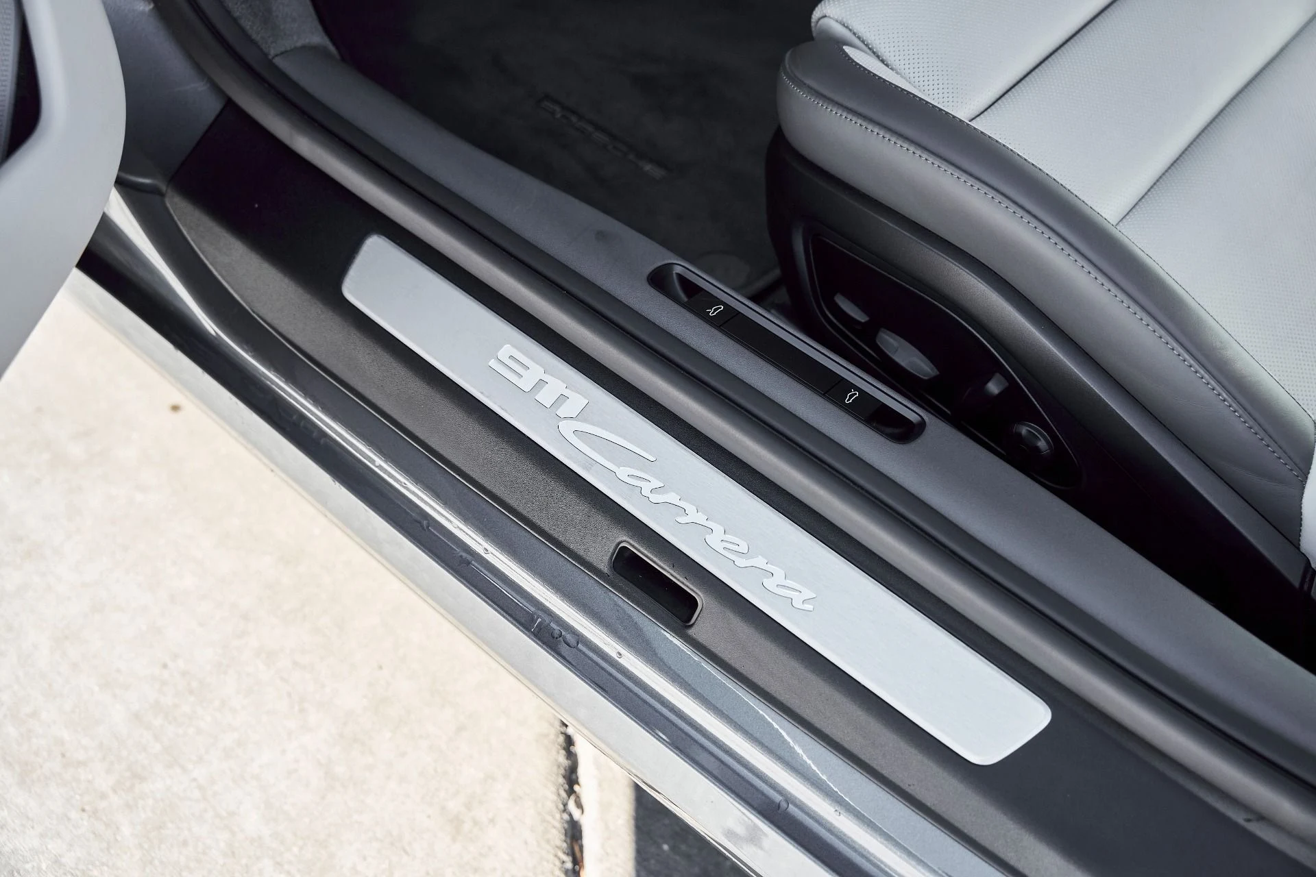 mph028_229748013_Used_2025_Porsche_911_Carrera_1768012347_53f131d273