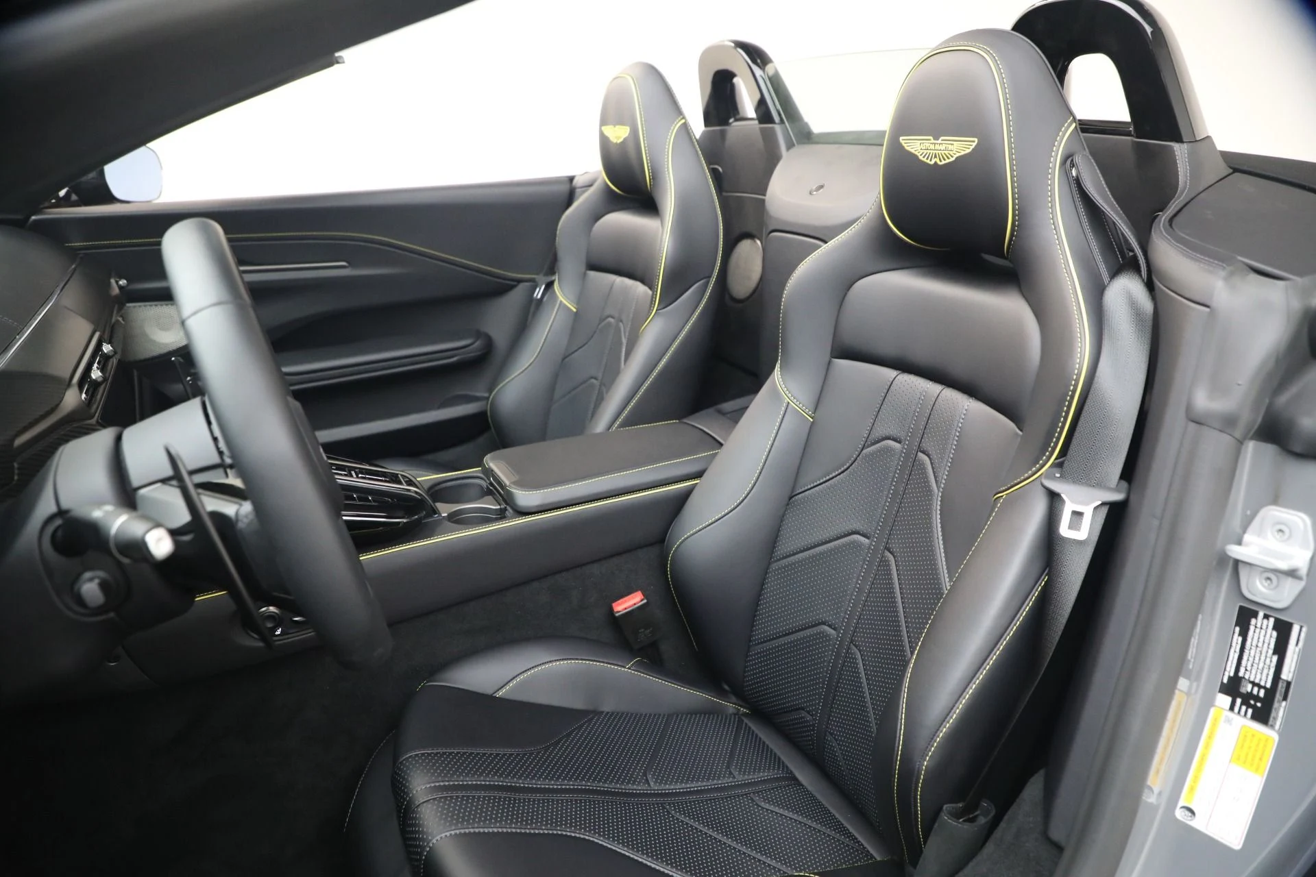 mph028_2299665379_New_2026_Aston_Martin_Vantage_Roadster_1790027458_8b36203b2b