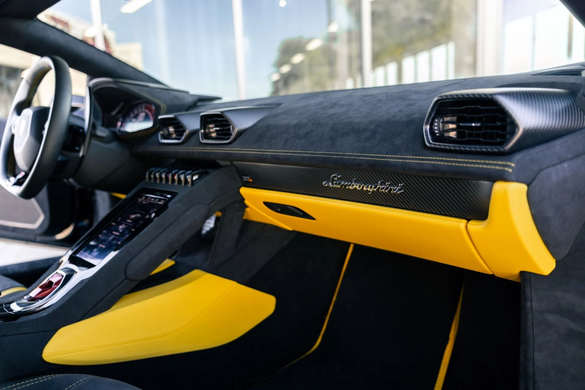 mph028_2301749620_Used_2024_Lamborghini_Huracan_Tecnica_1774294541_08929f0252