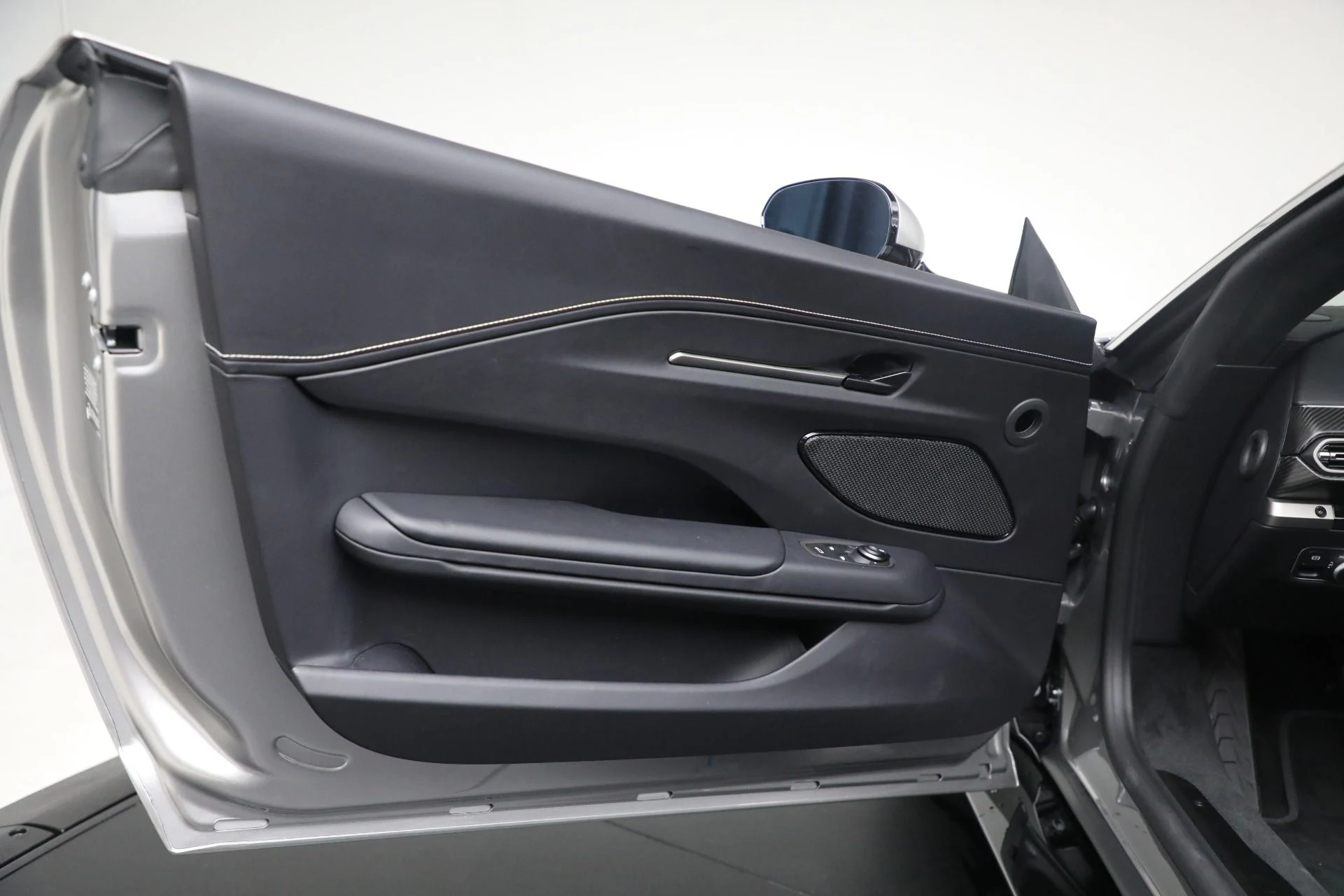 mph028_2303483718_New_2026_Aston_Martin_Vantage_Roadster_1762286648_8382795a96