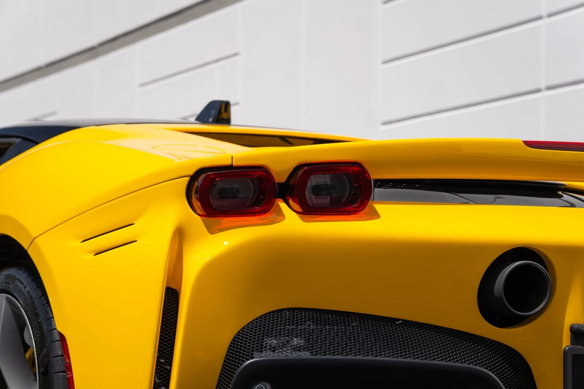 mph028_2306844984_Used_2021_Ferrari_SF_90_Stradale_1779339411_e4b5e8793f
