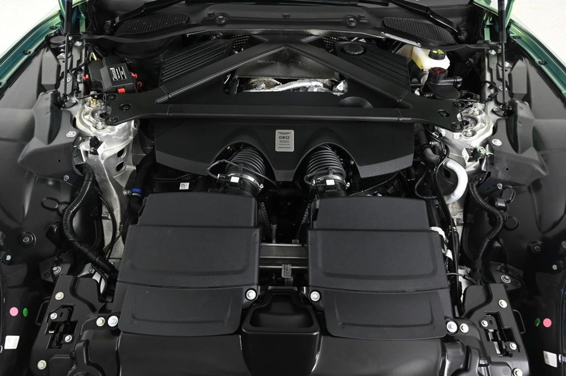 mph028_2318524672_new_2026_aston_martin_db12_coupe_11350_22943033_28_1024_7e32b31e4c