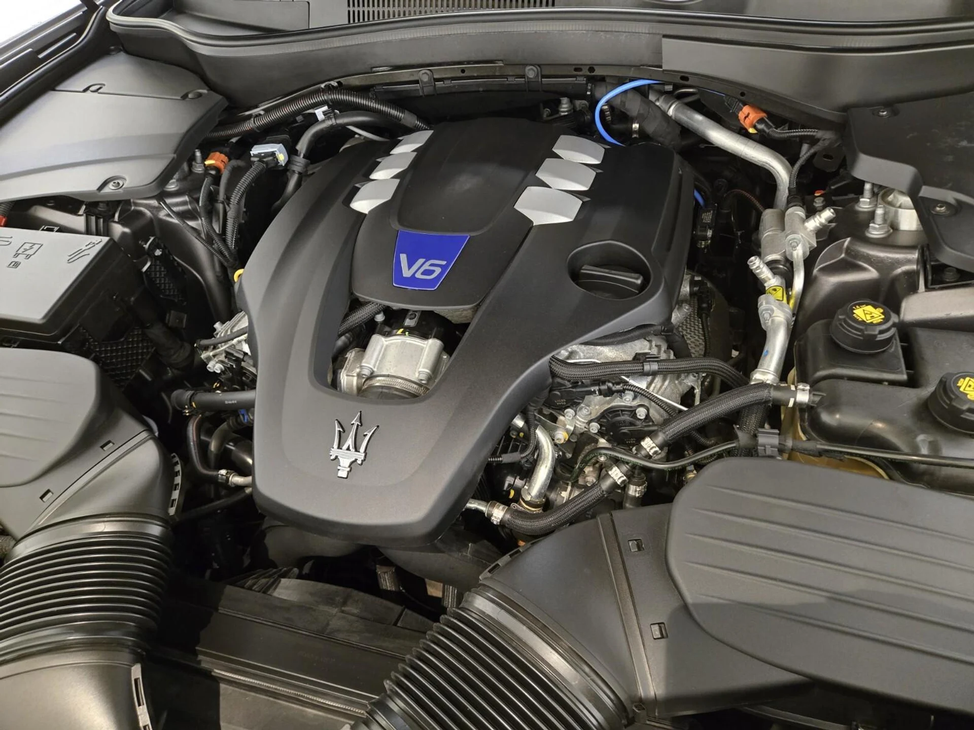 mph028_2319810792_Used_2021_Maserati_Levante_S_Gran_Sport_1763713738_568e21f217