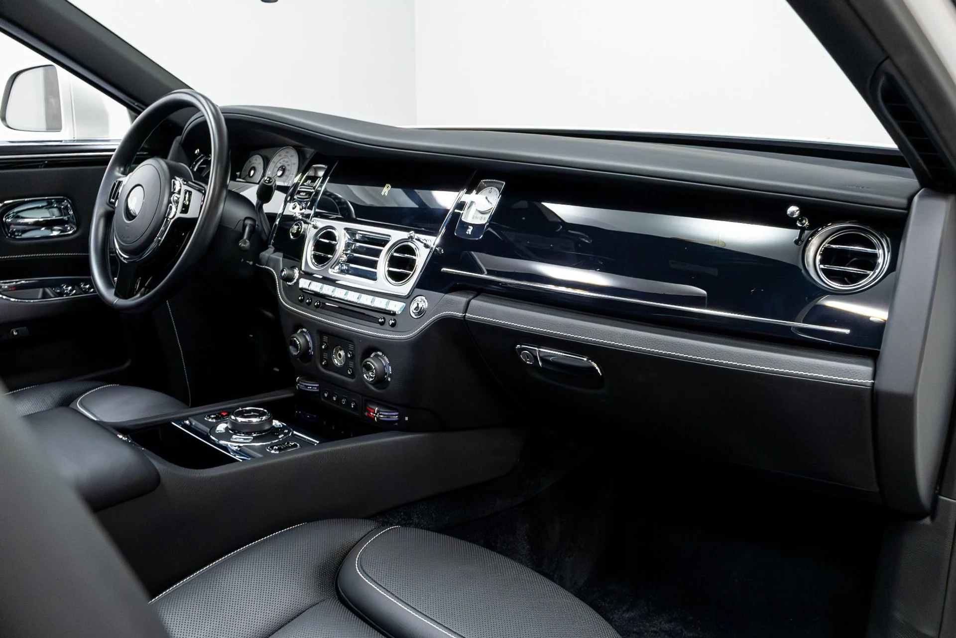 mph028_2320513184_Used_2016_Rolls_Royce_Ghost_1775019332_442c2a0313