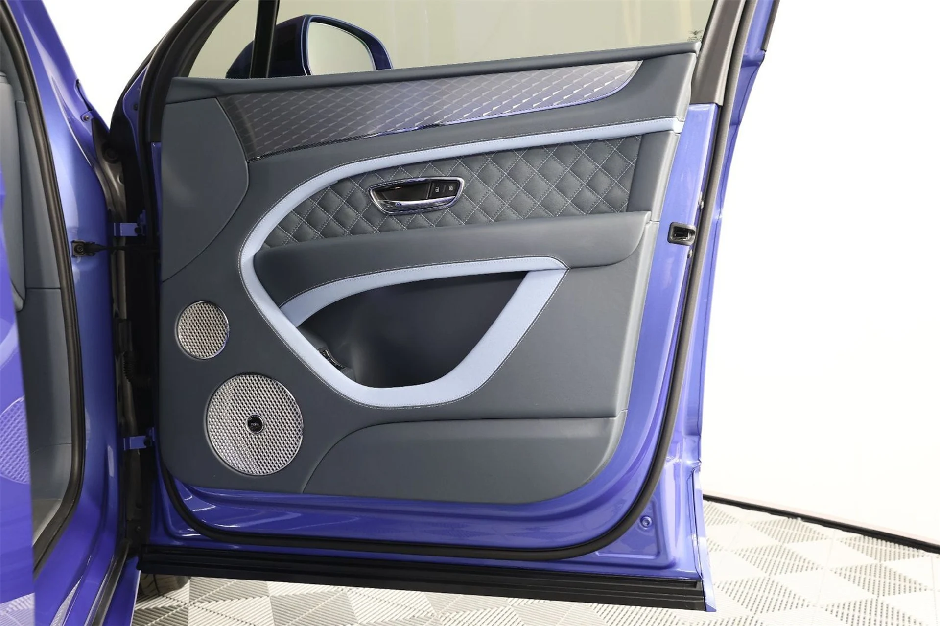 mph028_2321590020_097608523d62b7cbb43d0b9bbdd3a672_81538a1e09