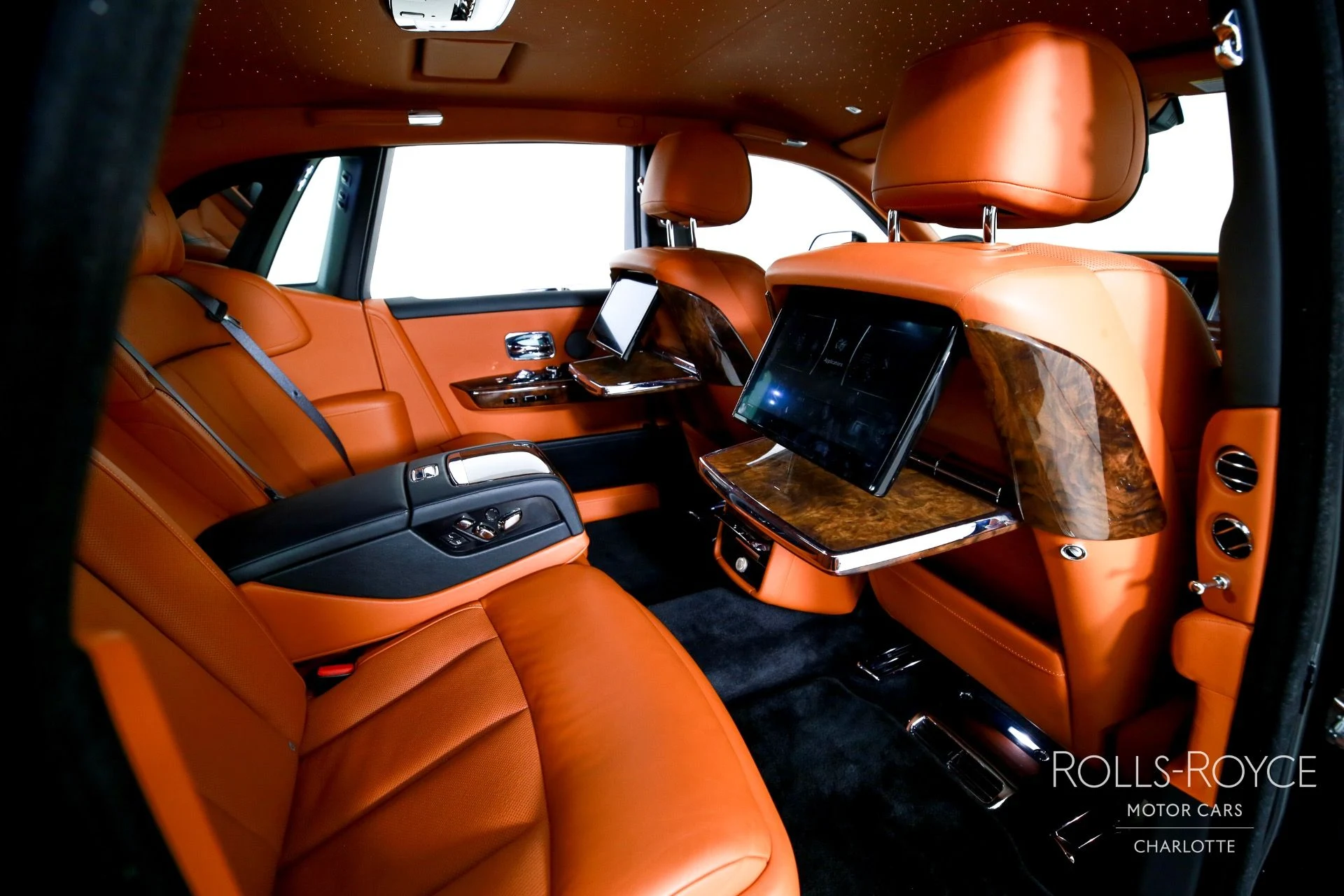 mph028_2322210864_Used_2018_Rolls_Royce_Phantom_1754410279_2e813fd0af