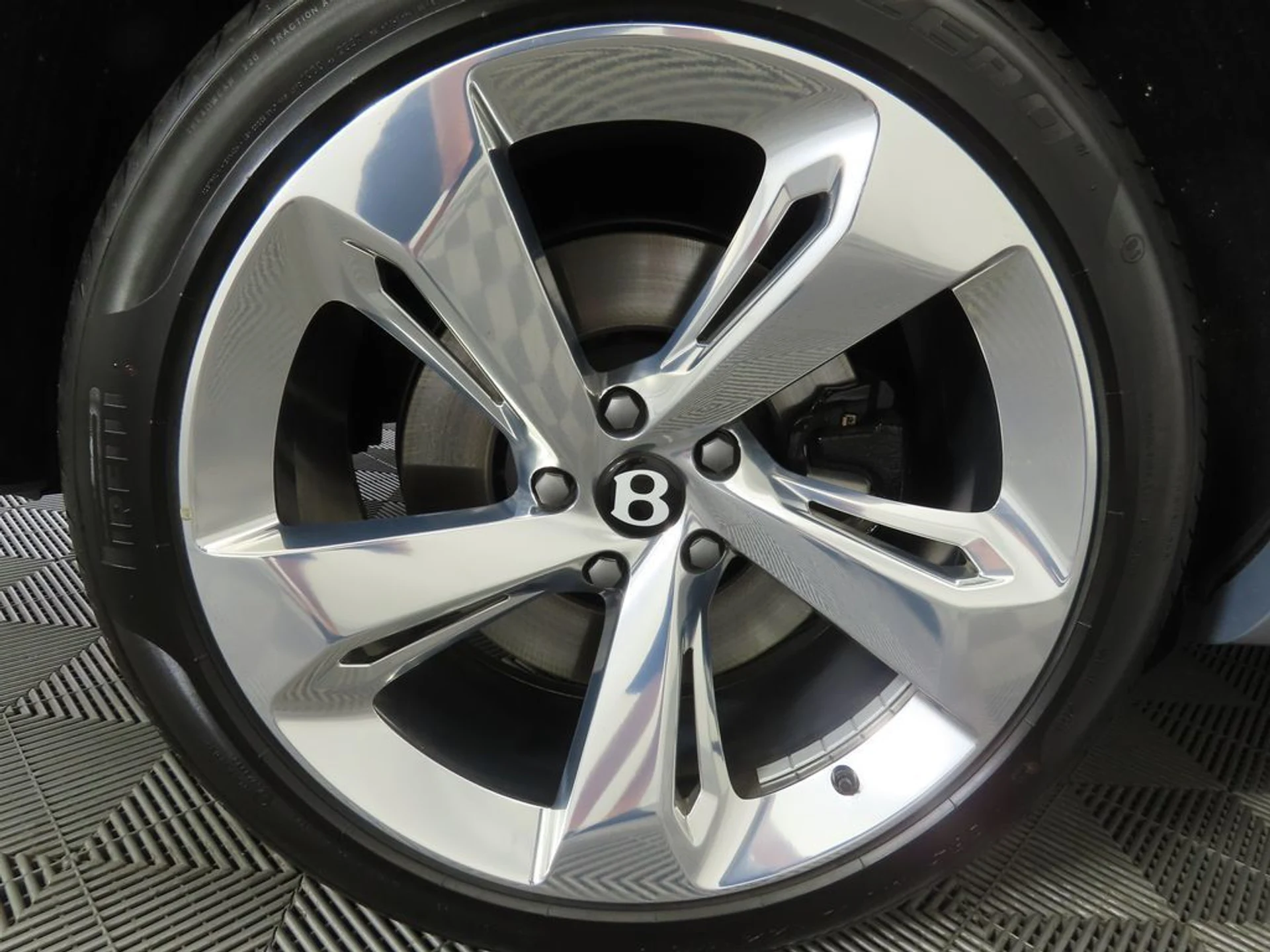 mph028_2323087871_new_2025_bentley_bentayga_ewb_v8awd_8119_22908718_29_1024_aae6b297b7