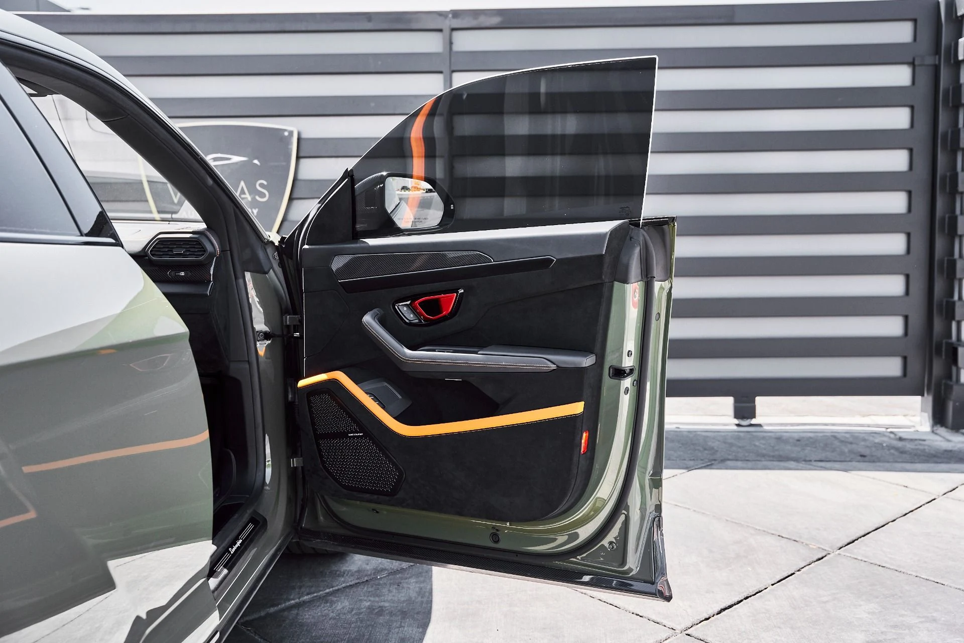 mph028_2337630995_Used_2023_Lamborghini_Urus_Performante_1778288907_8c6c458e3b