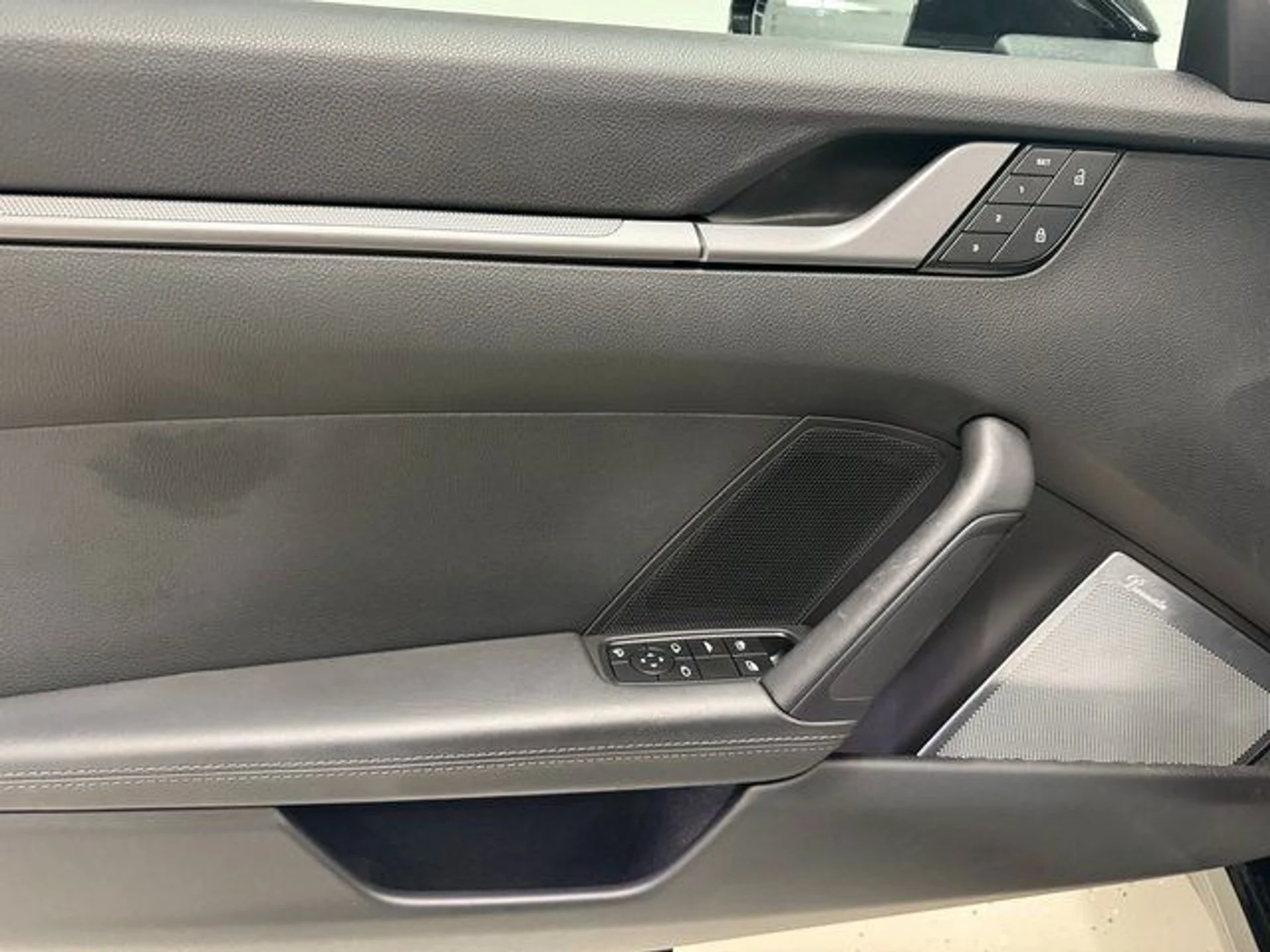 mph028_2344415024_640b0b762d5ae4a6354f1e0f557cfbca_24716395fe