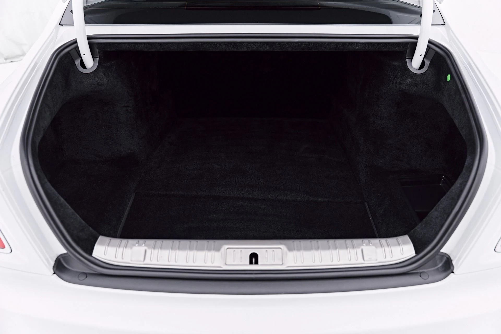 mph028_2348060313_Used_2018_Rolls_Royce_Ghost_Base_1787073547_69e2d9bbeb