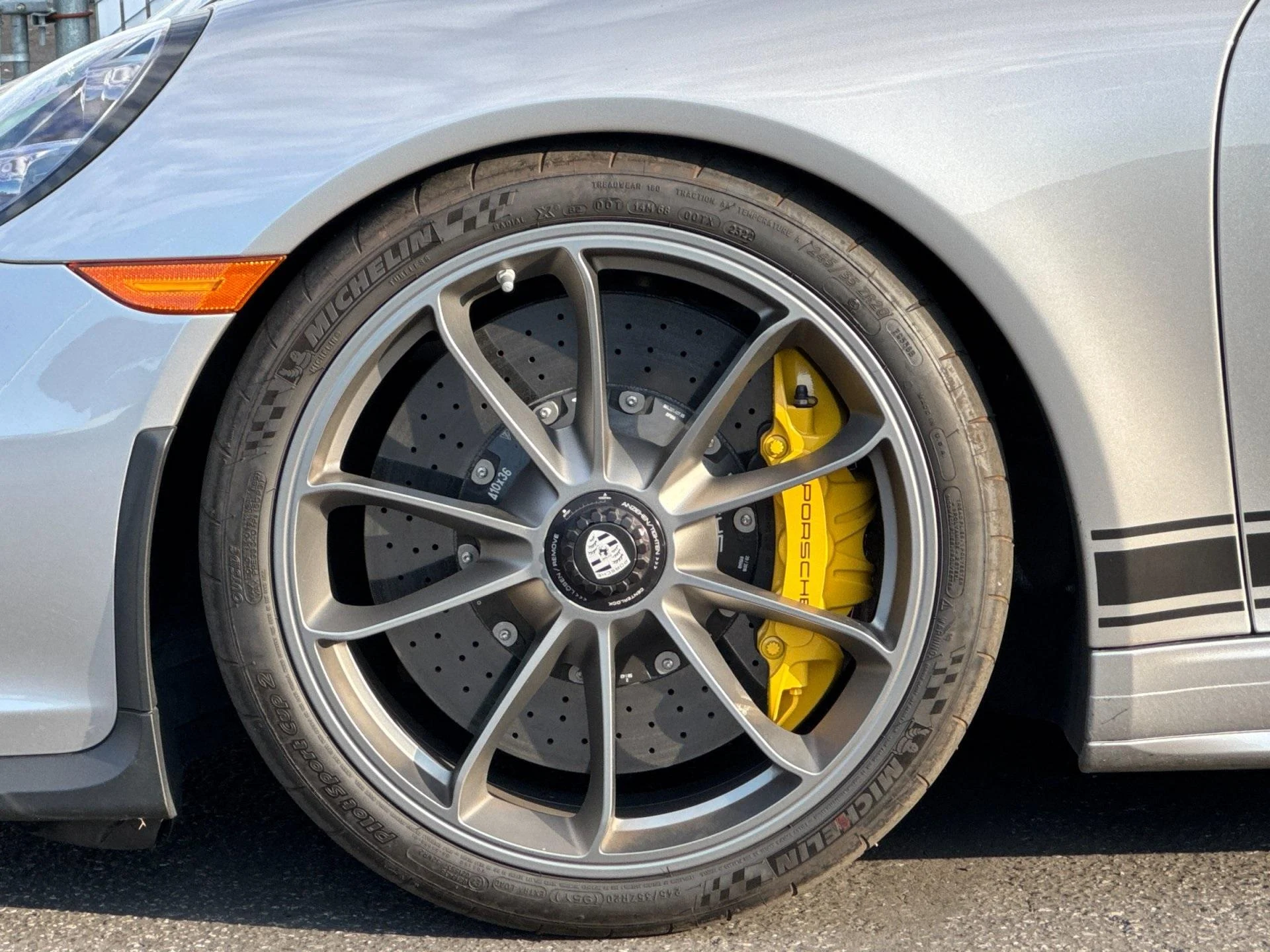 mph028_2351975606_Used_2016_Porsche_911_R_1769181328_8feb27c4c0