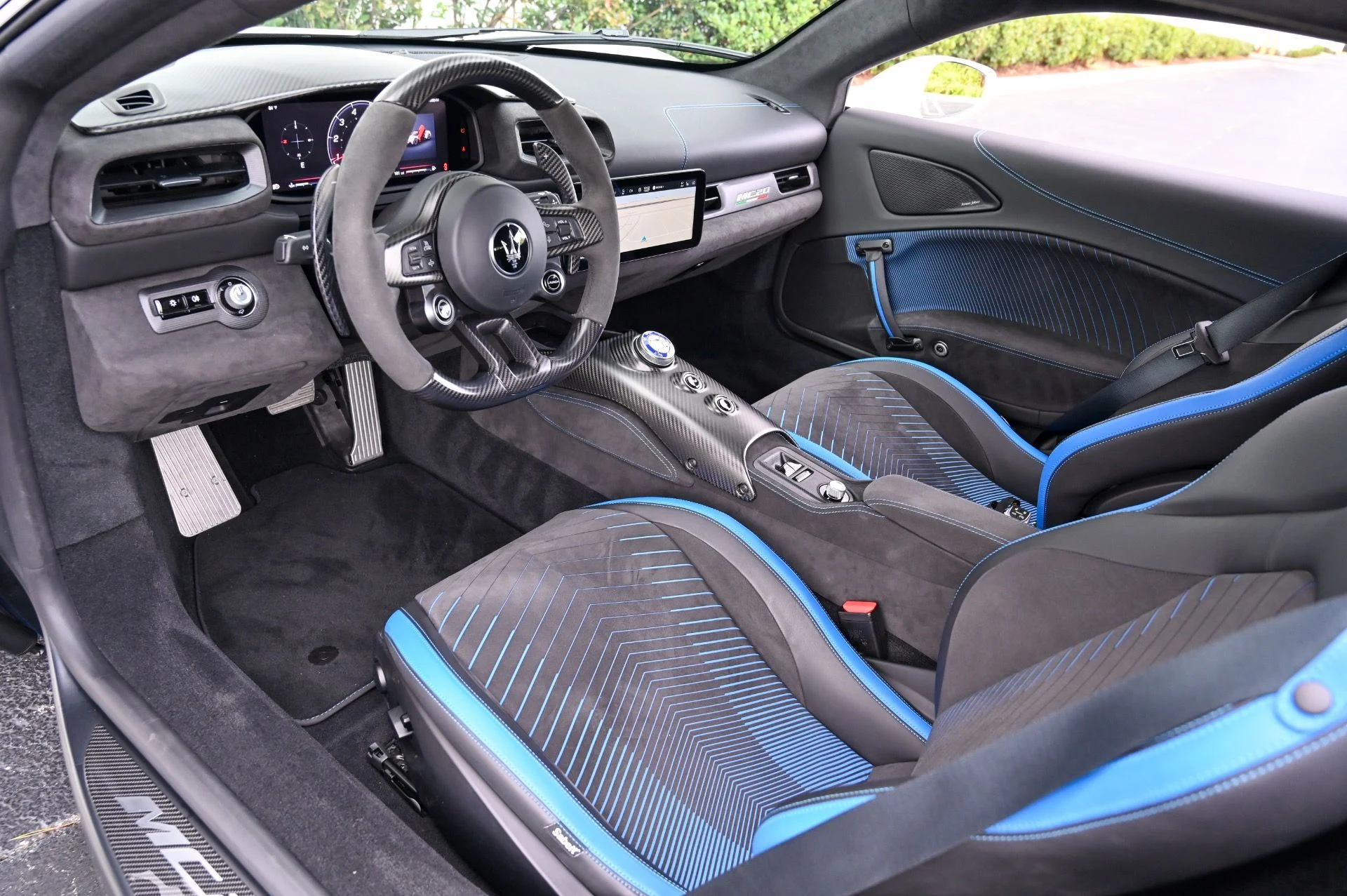 mph028_2354062711_Used_2022_Maserati_MC_20_1715696653_b985cbd390
