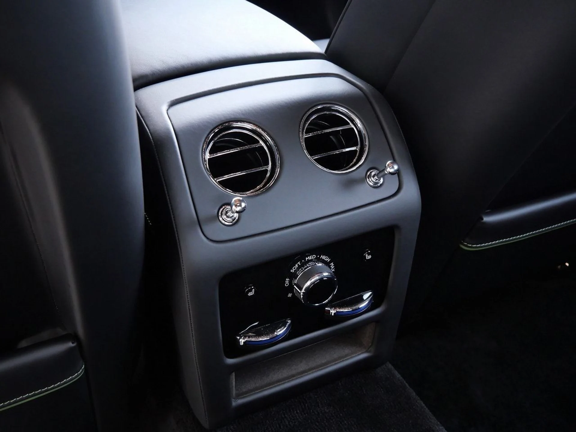 mph028_2357754066_4b70cebfb803da8f8df70bec89464449x_746d67b816