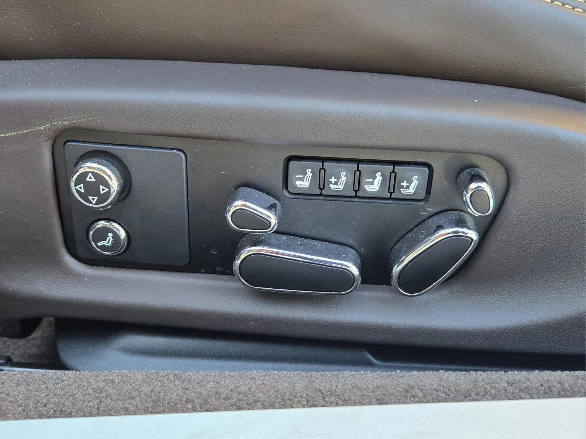 mph028_2359695900_729c02ad03f8d5b16962e124e441ff46x_de05291d72