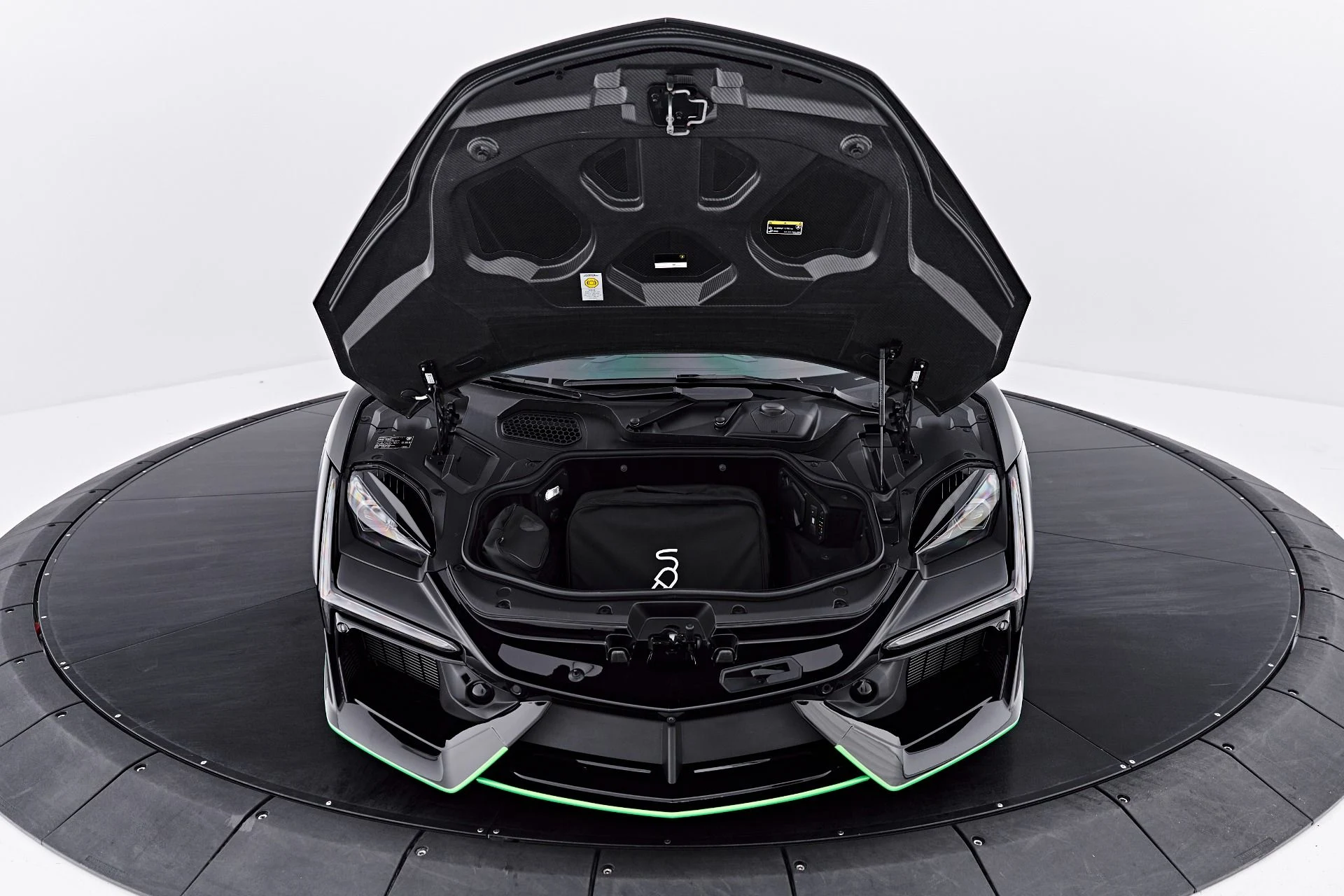 mph028_2364860853_Used_2024_Lamborghini_Revuelto_Base_1788040948_5ffd7042b0